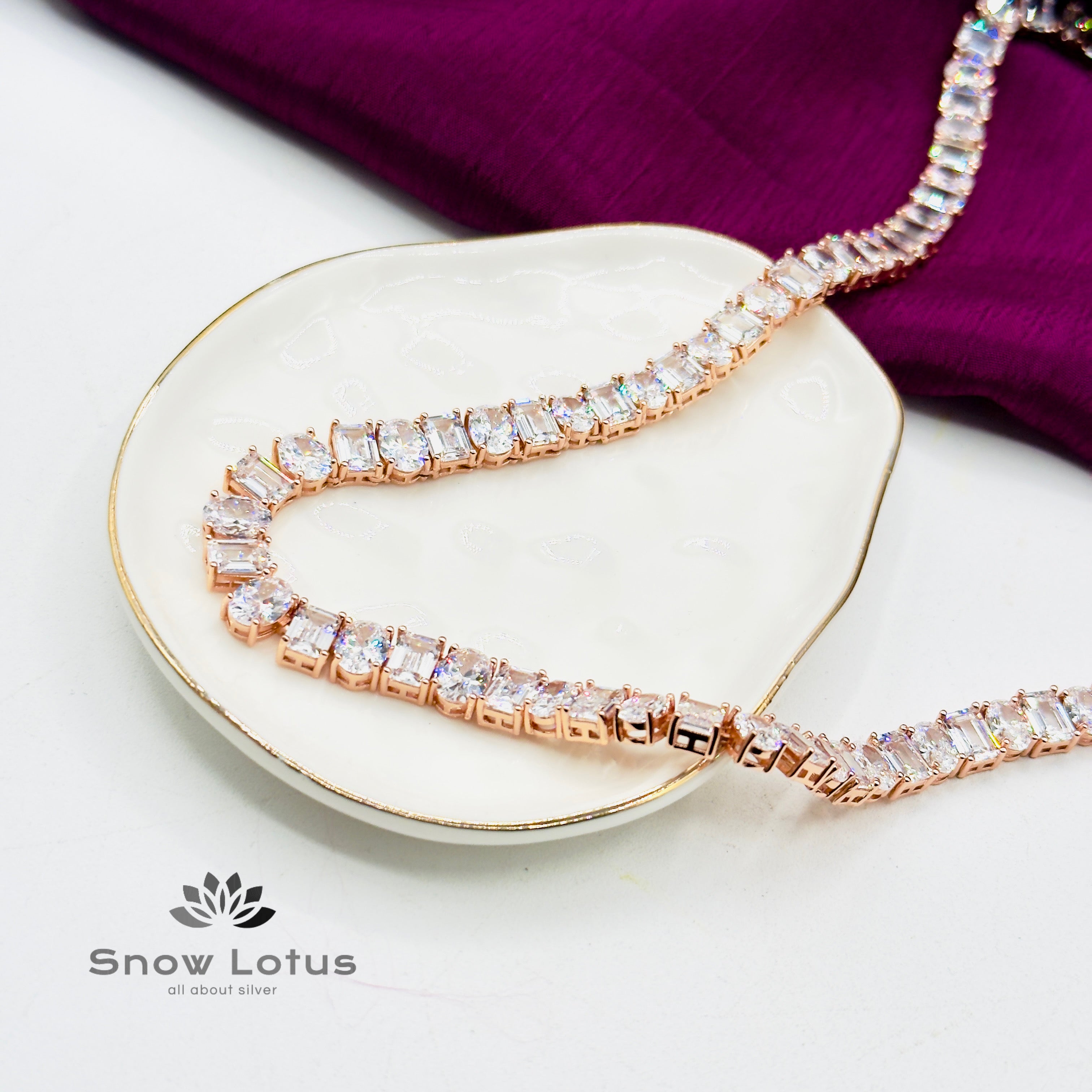 Sparkling White Neckpiece