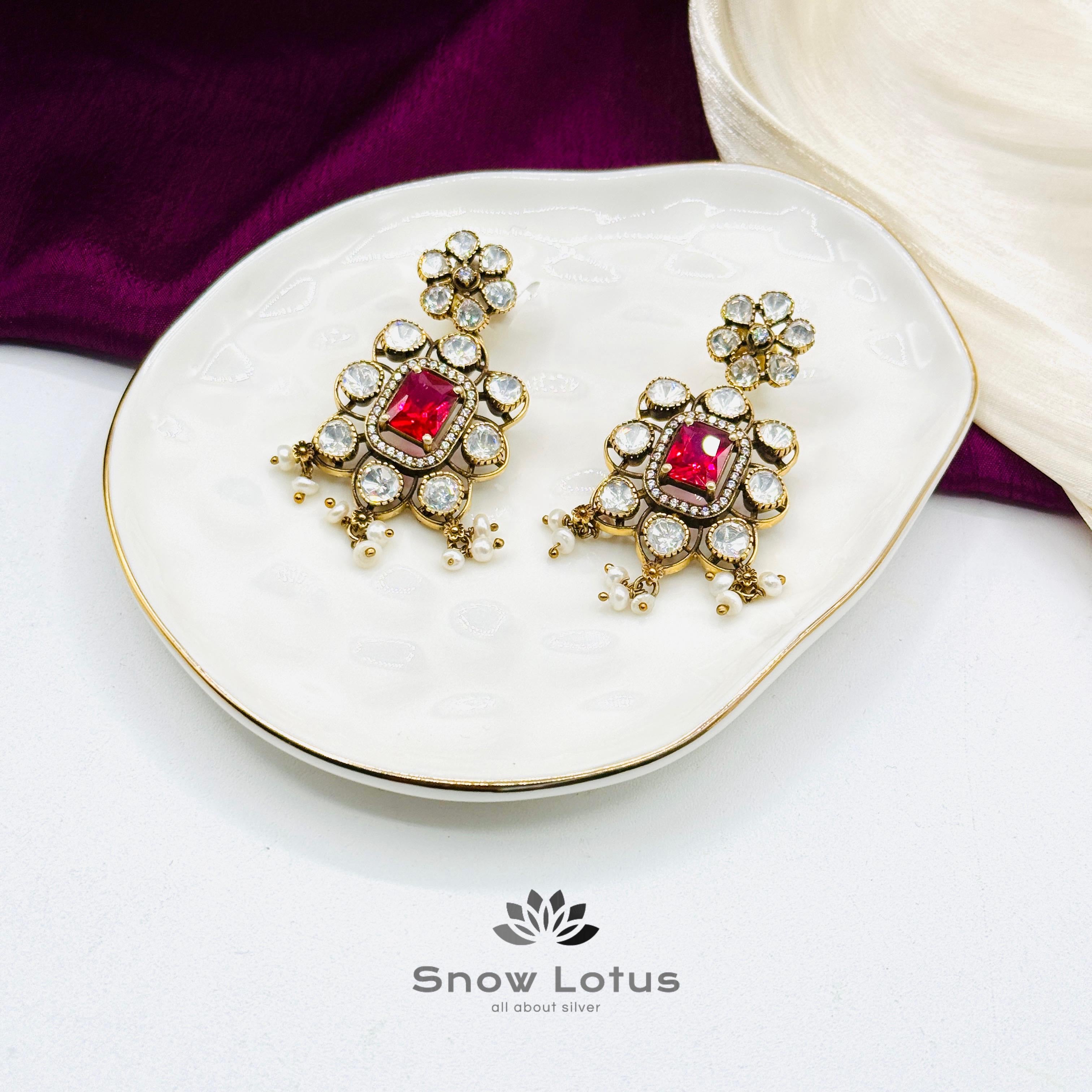 Glimmer Red Neckpiece