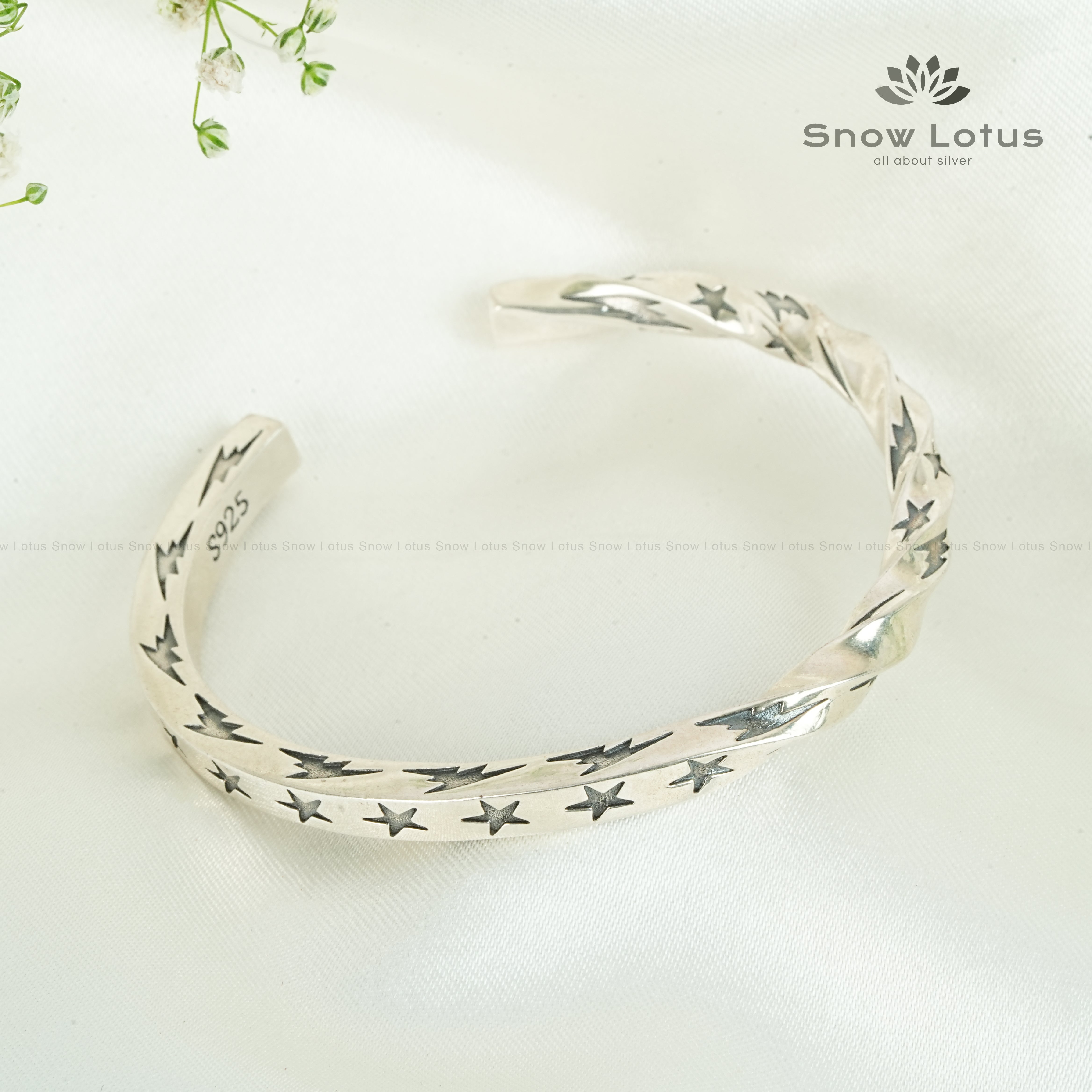 Half Twisted Star Cuff Kada Single(2’4)