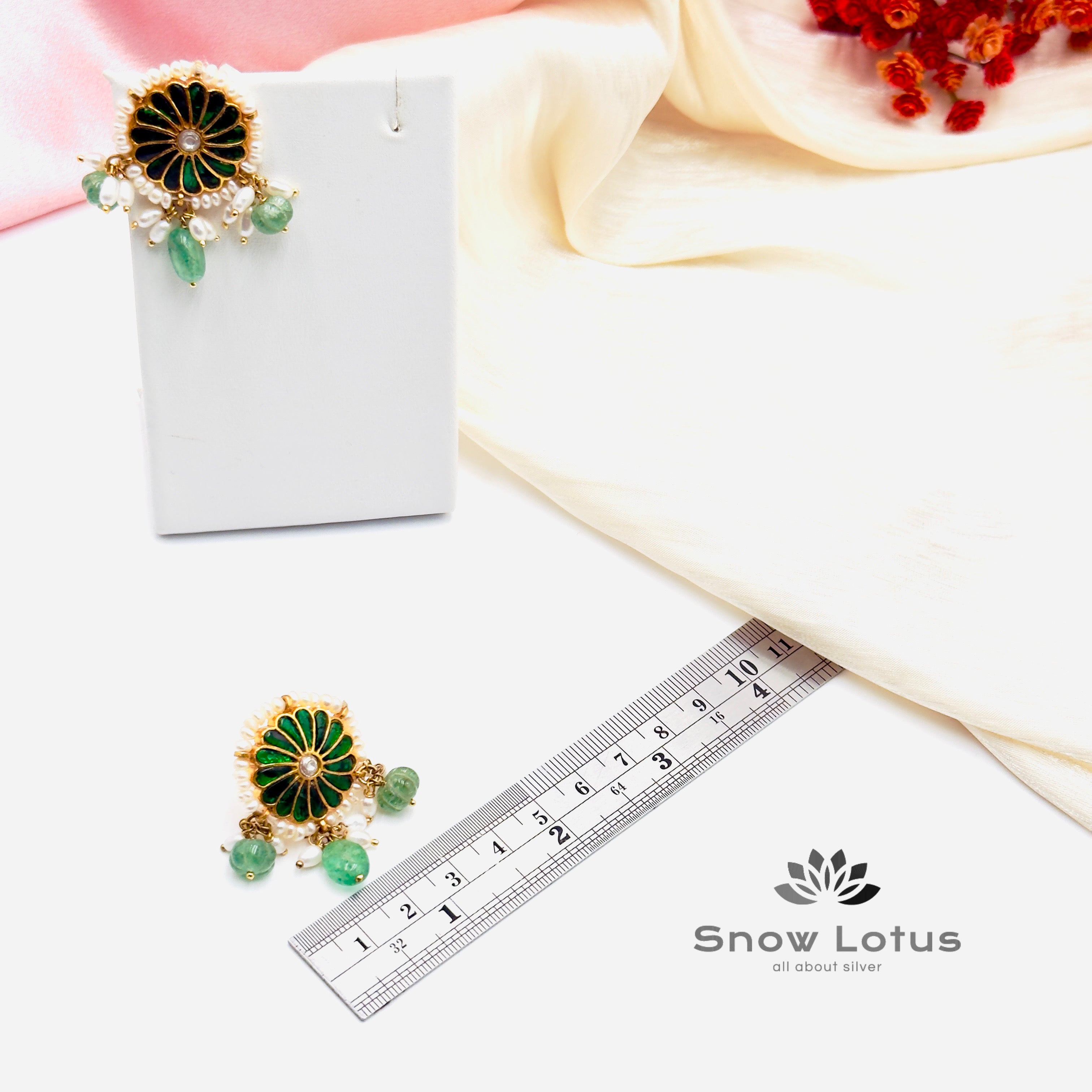 Whirling green studs