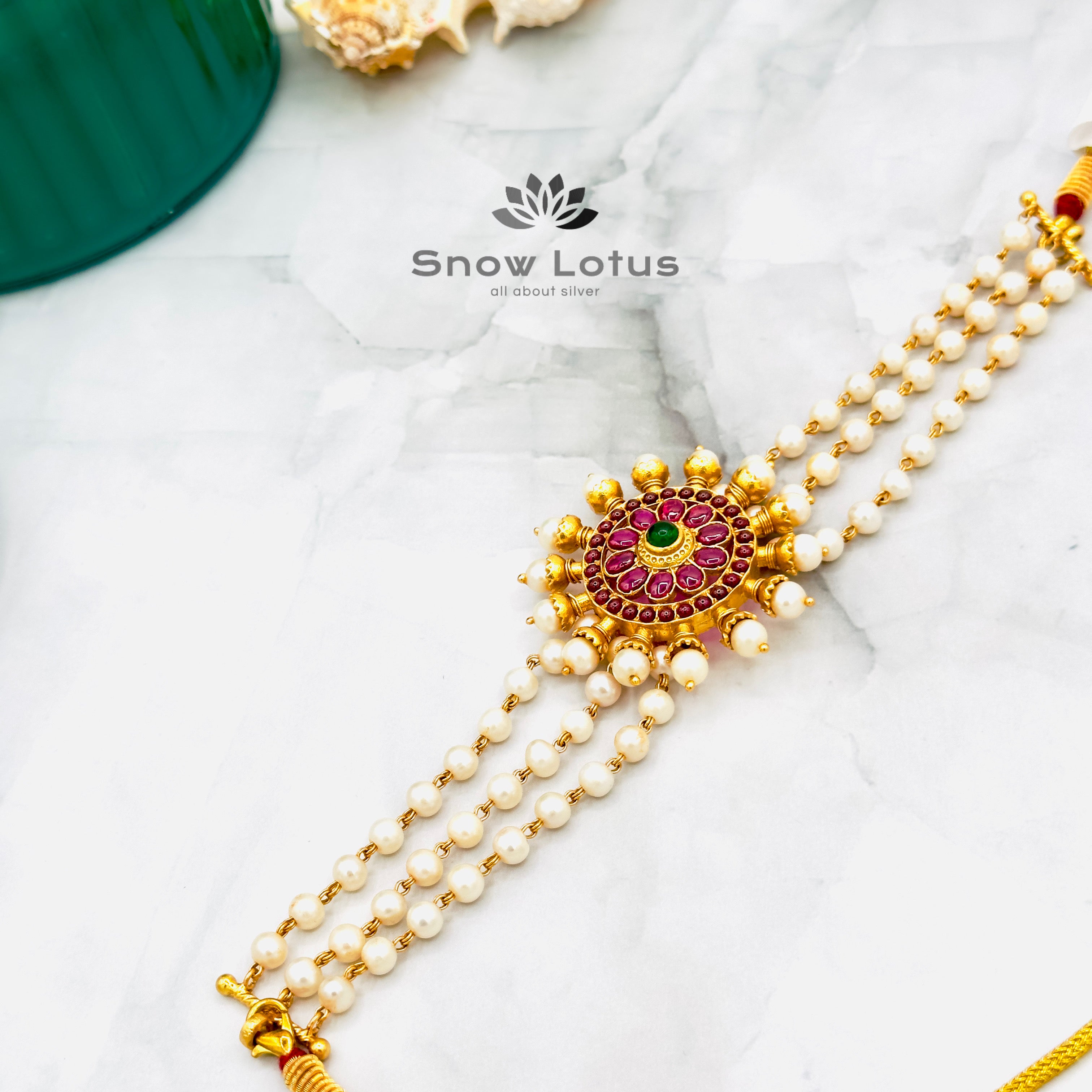 Steering pearl choker