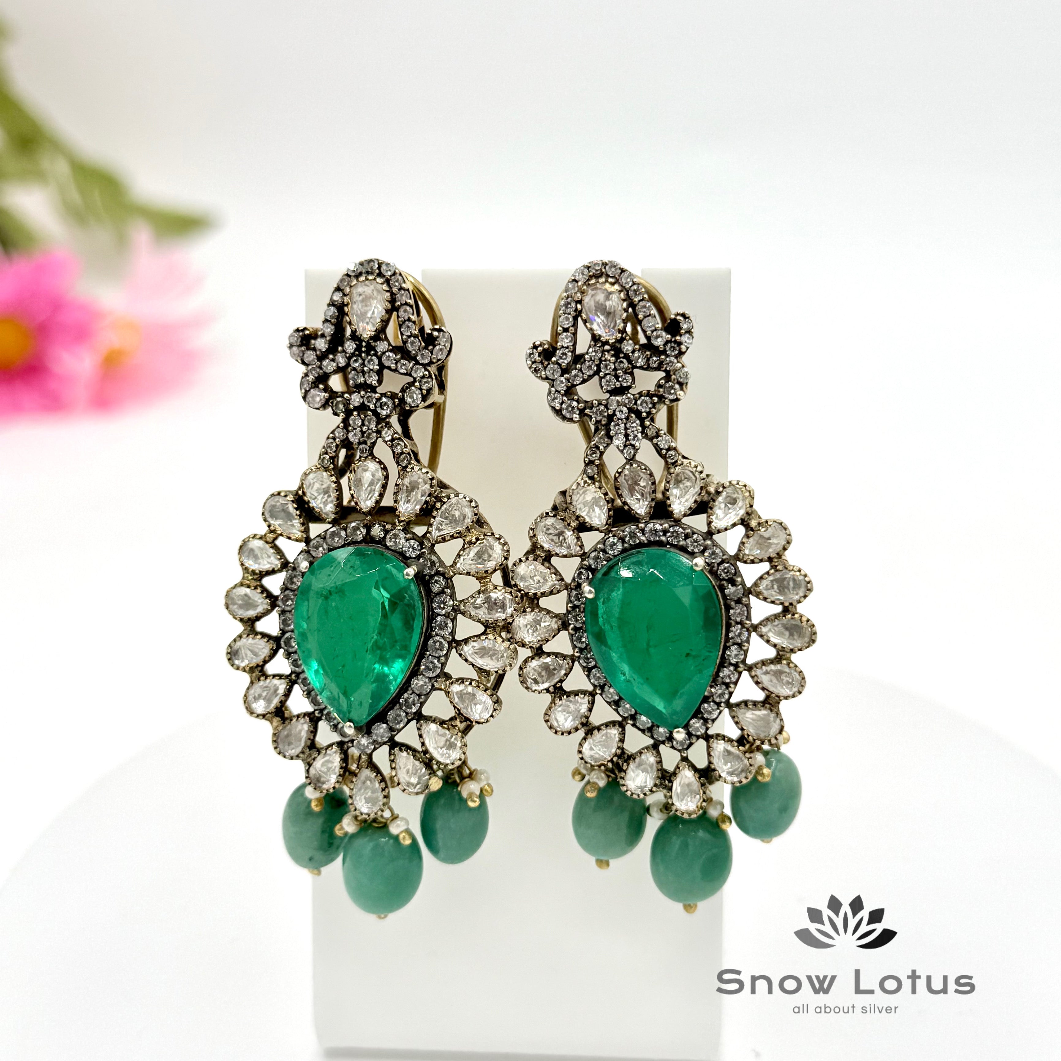 Resplendent Neckpiece With Earrings