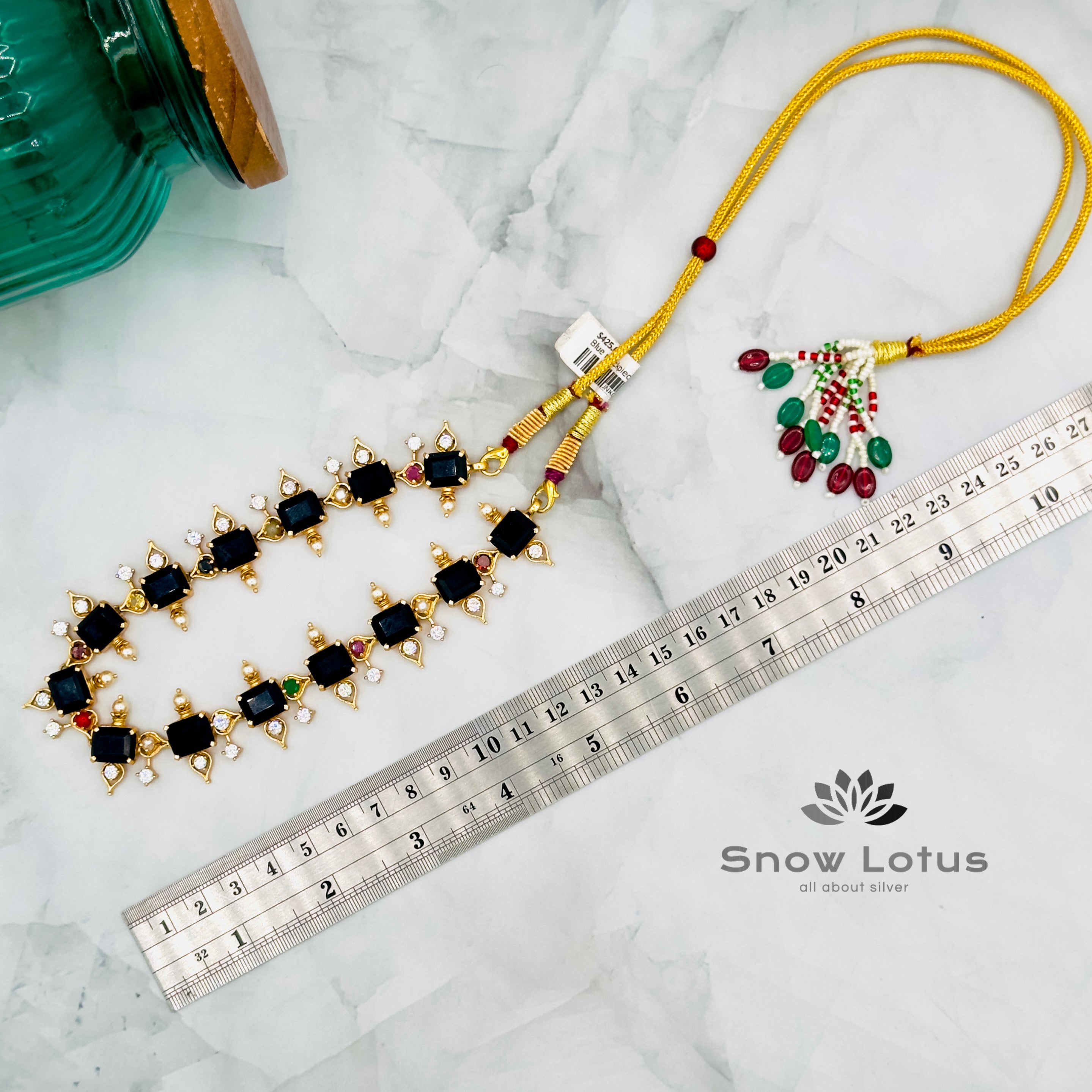 Blue neckpiece with earrings