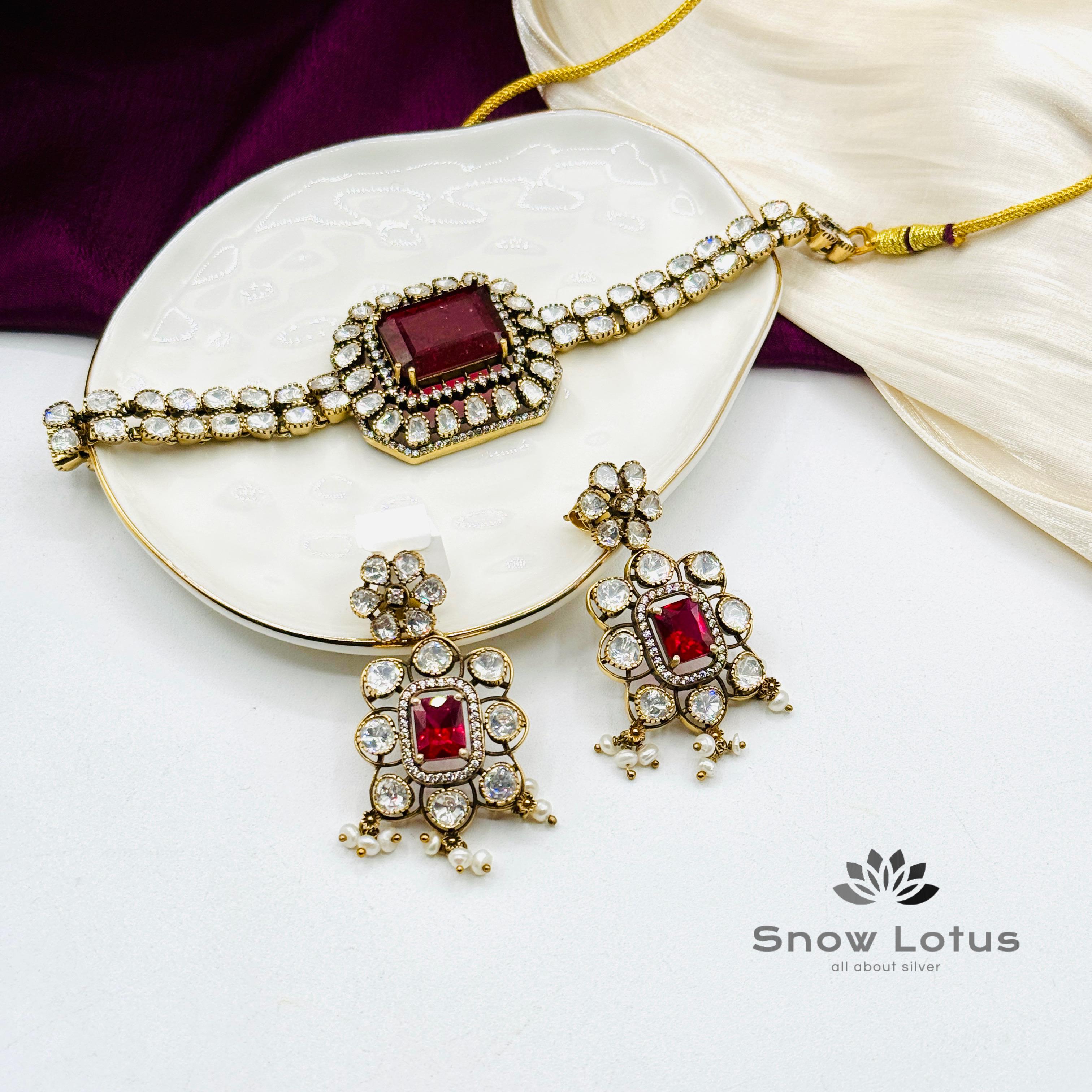 Glimmer Red Neckpiece