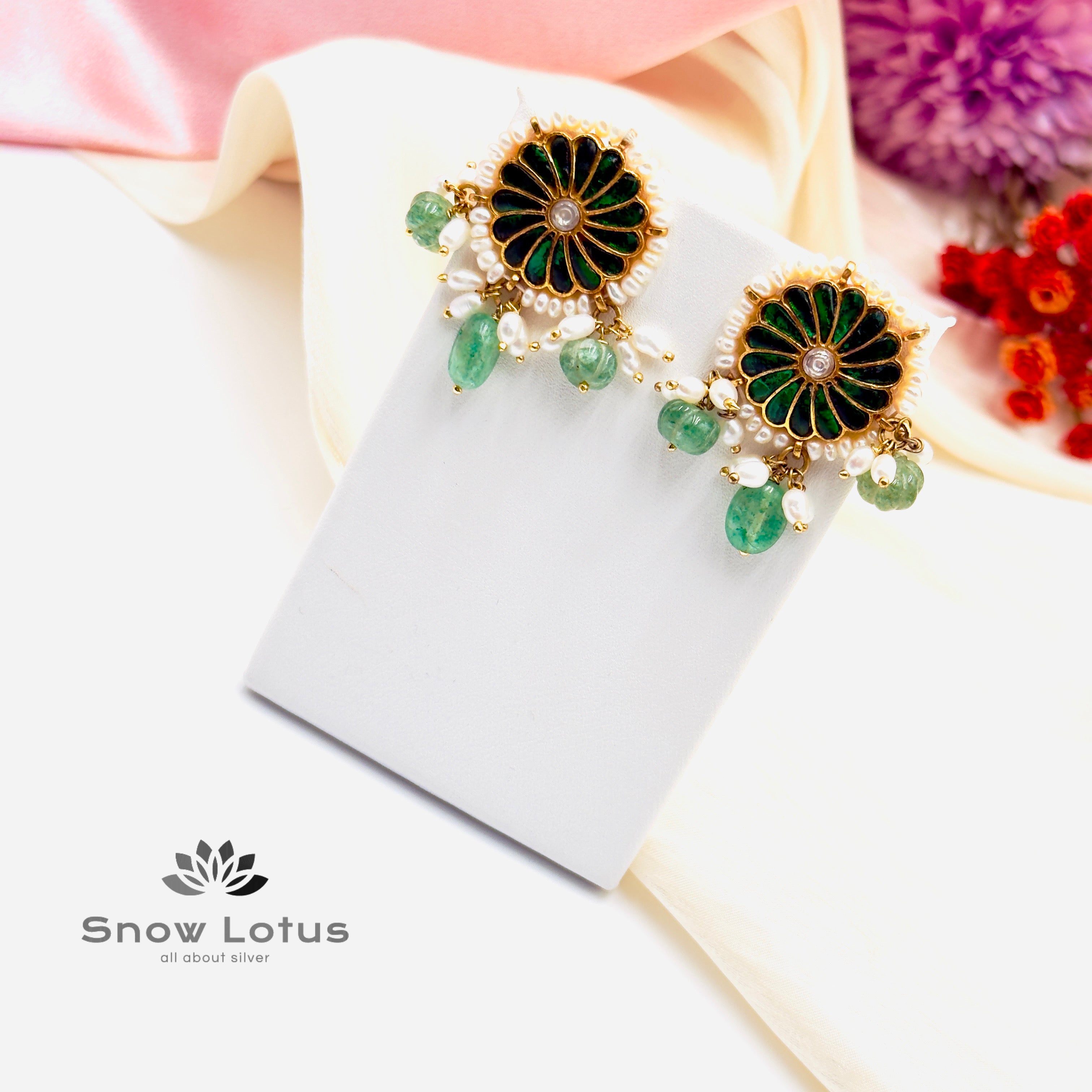 Whirling green studs