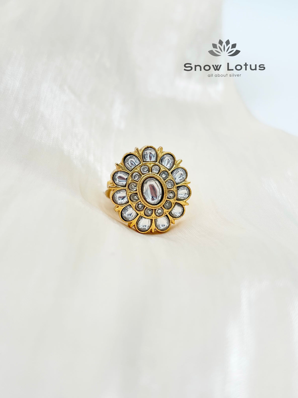 Elegant Sparkling White Finger Ring