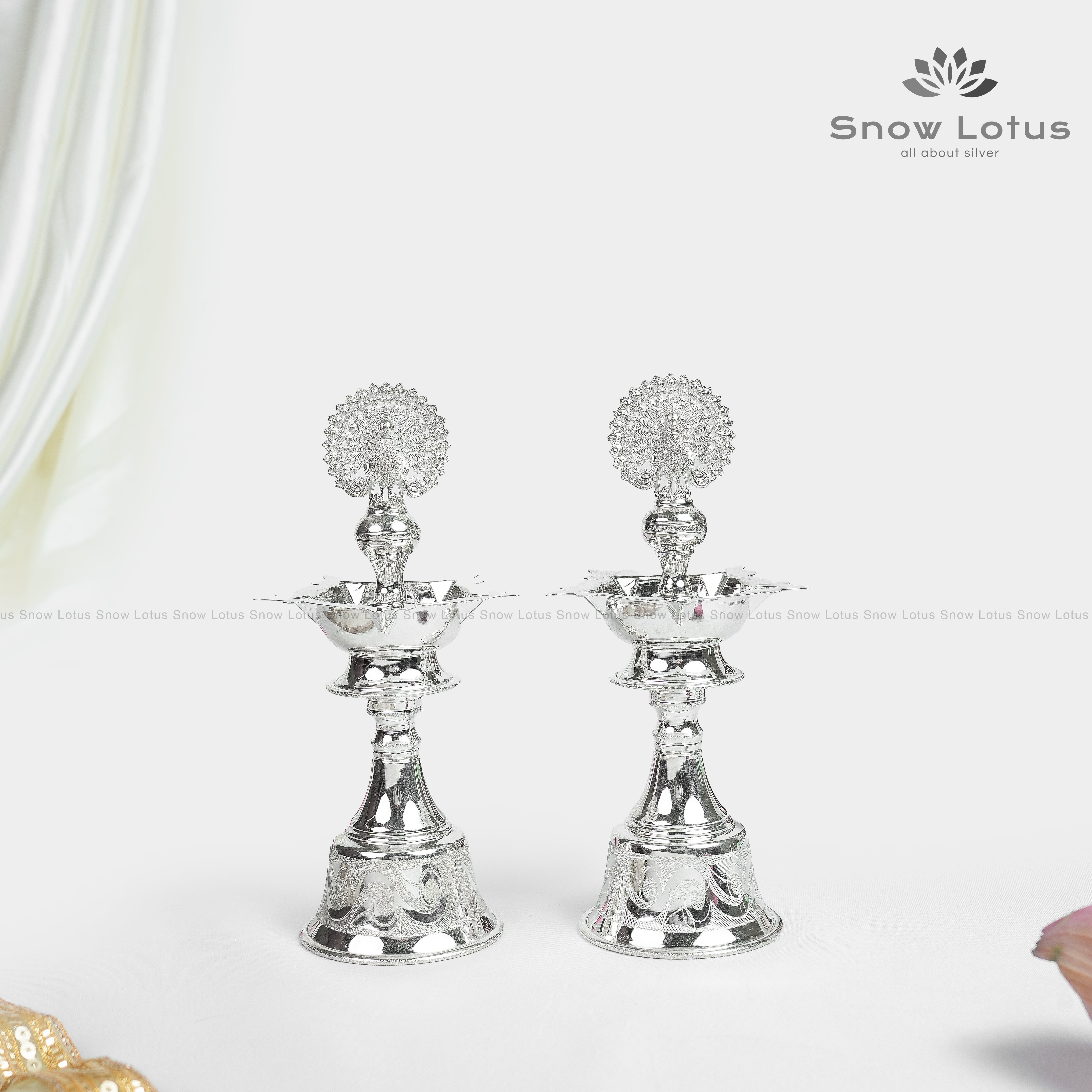Bell Medium Diyas Feather Peacock M2