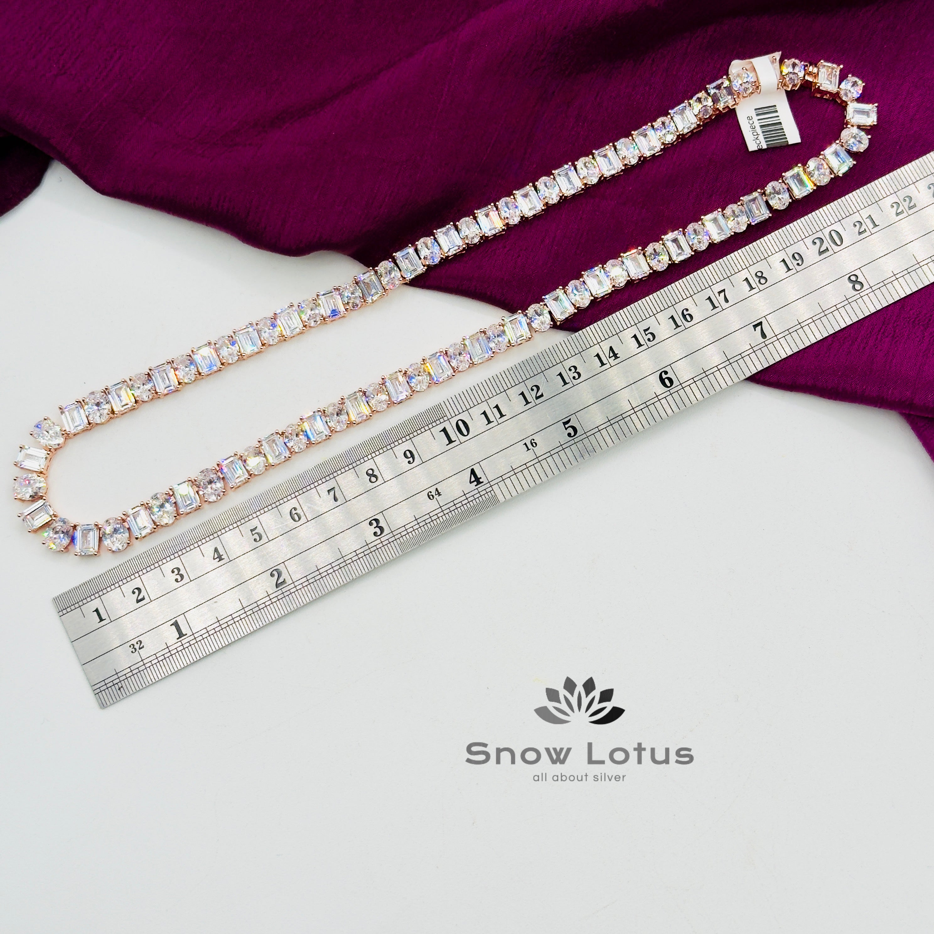 Sparkling White Neckpiece