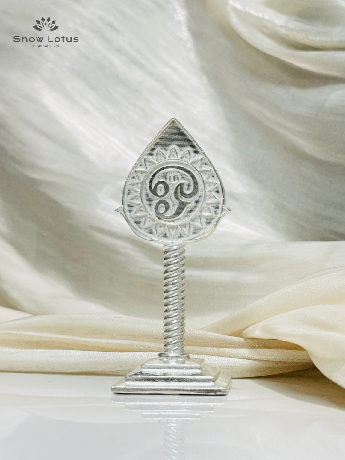 Silver Stand Vel 3D
