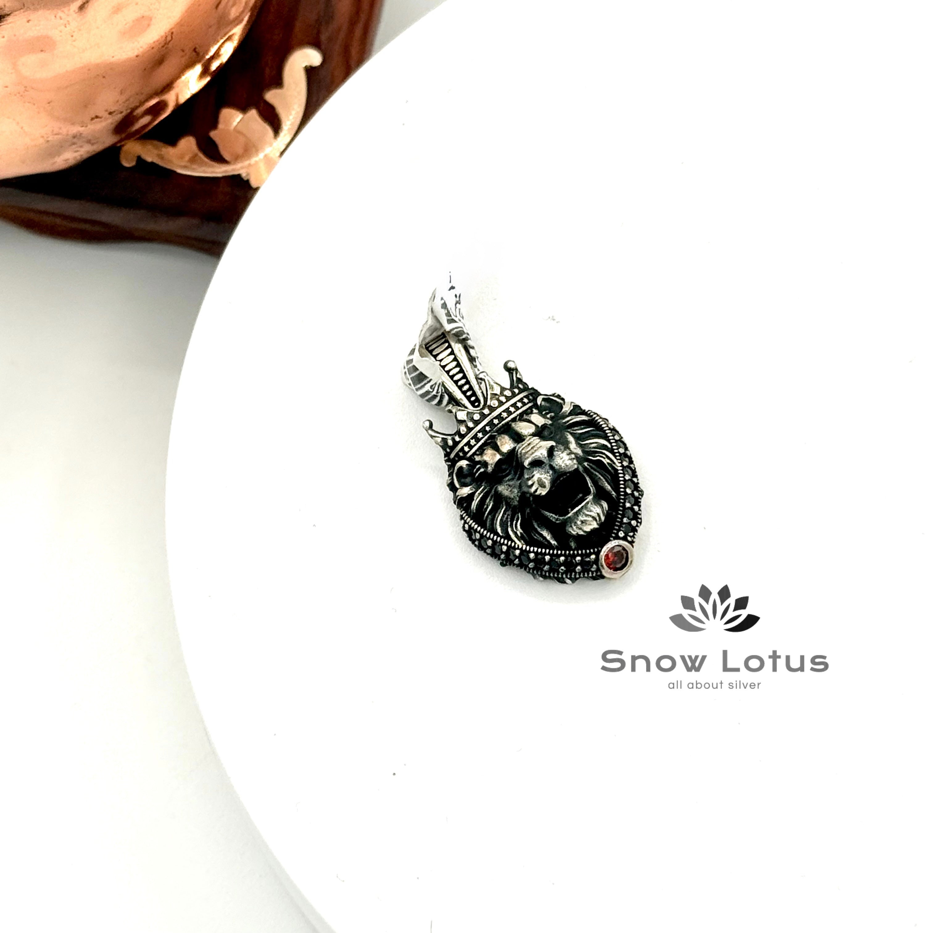 Crowned lion pendant