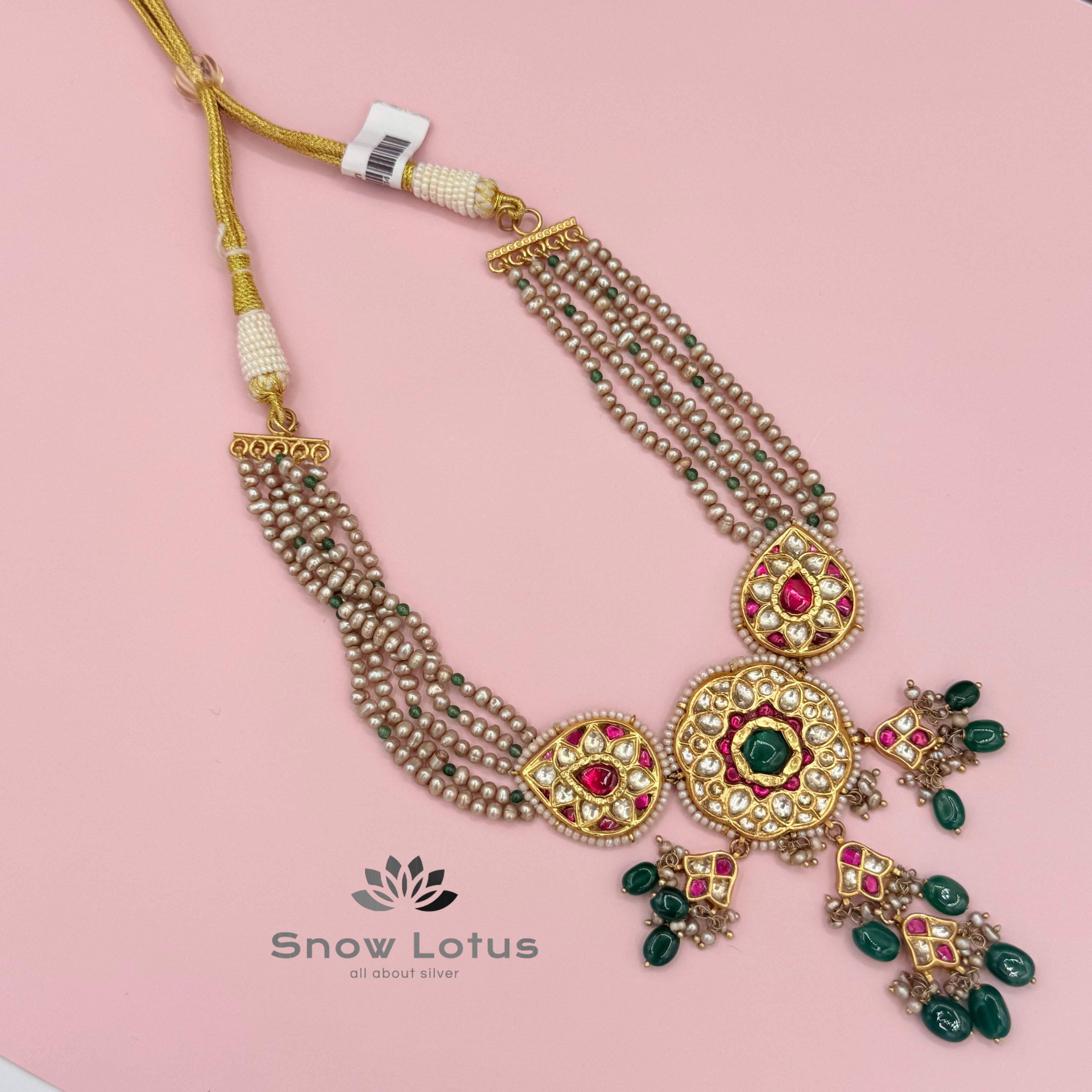 Enticing Kundan Neckpiece