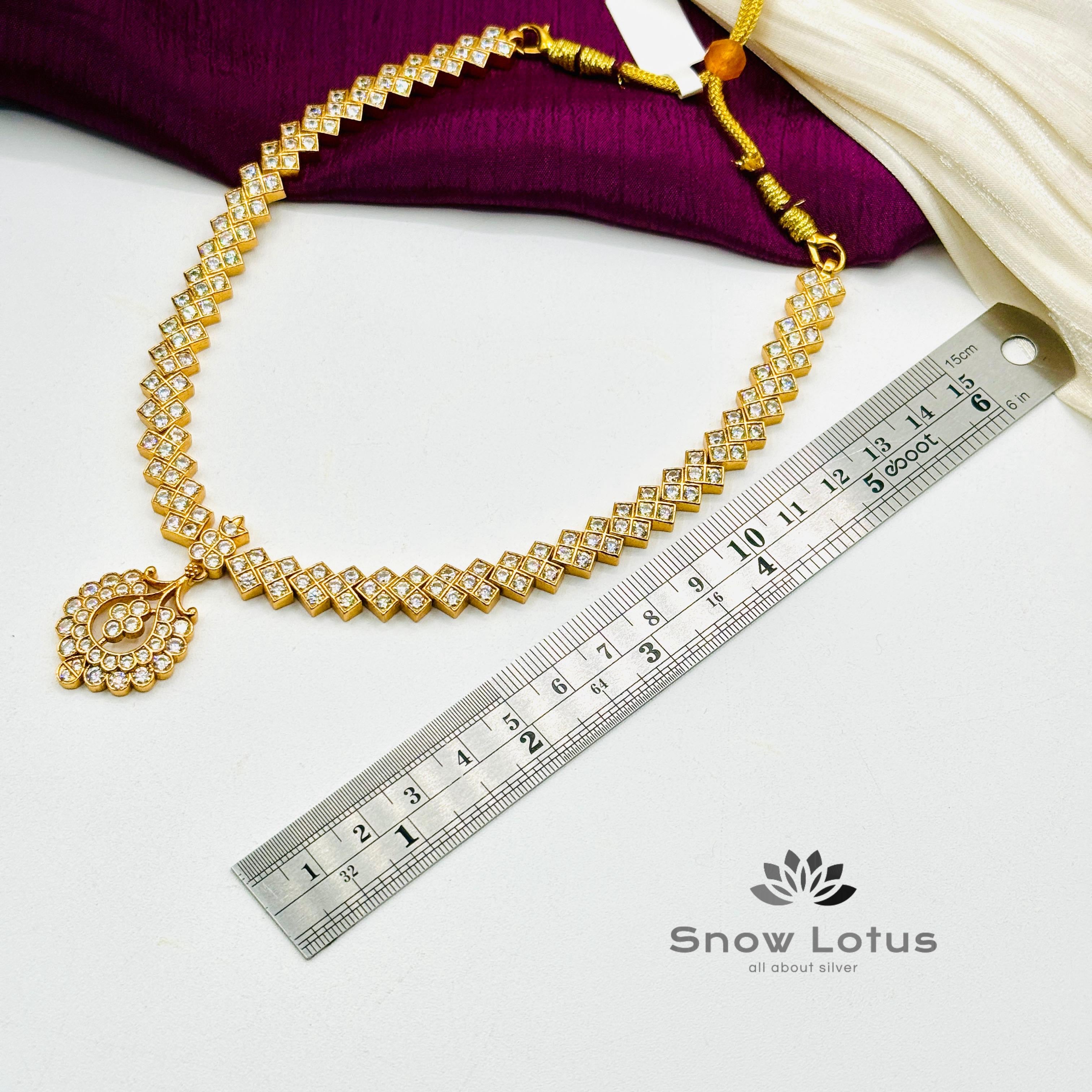 Sparkling White Neckpiece With Earrings