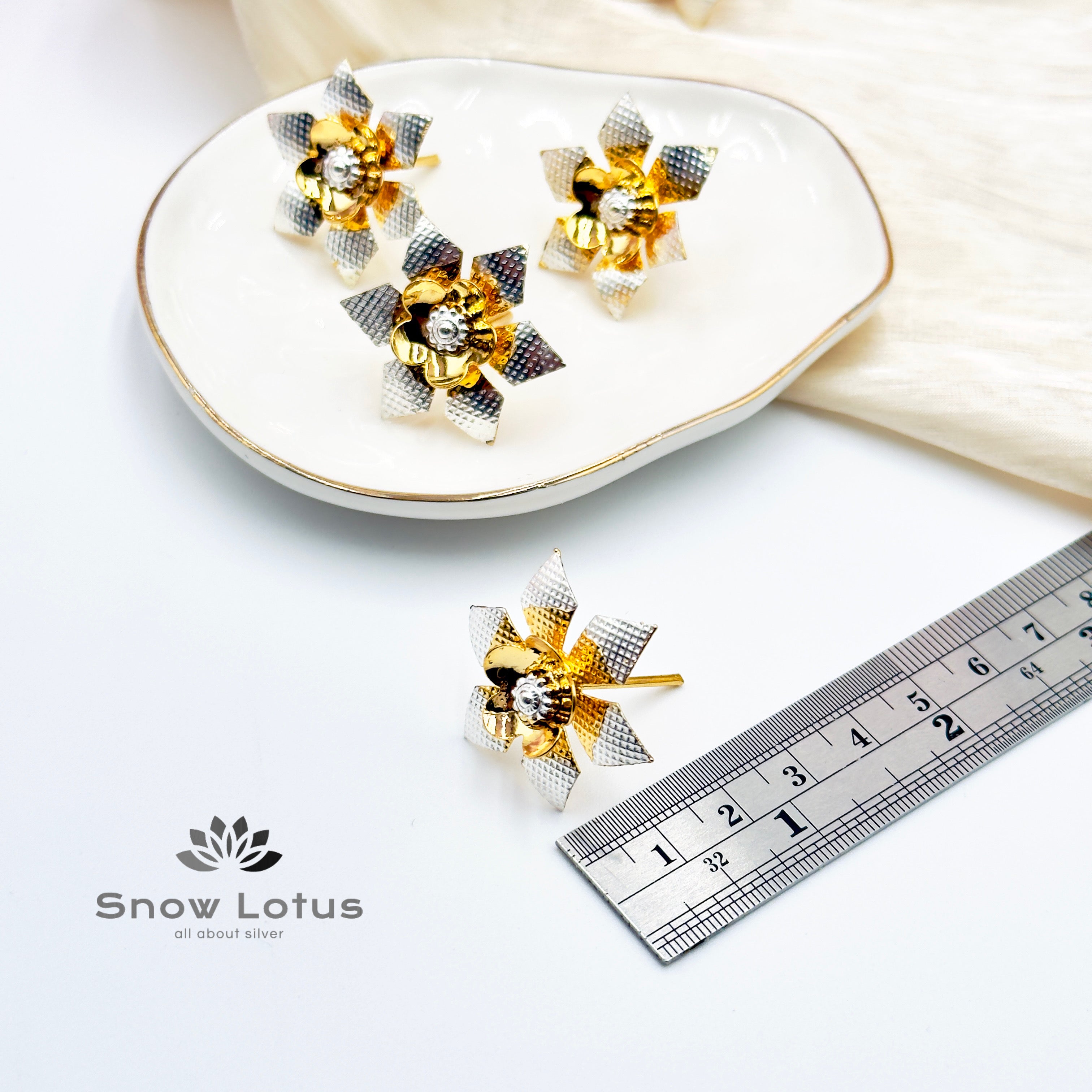 Gold Polish Flowers M10