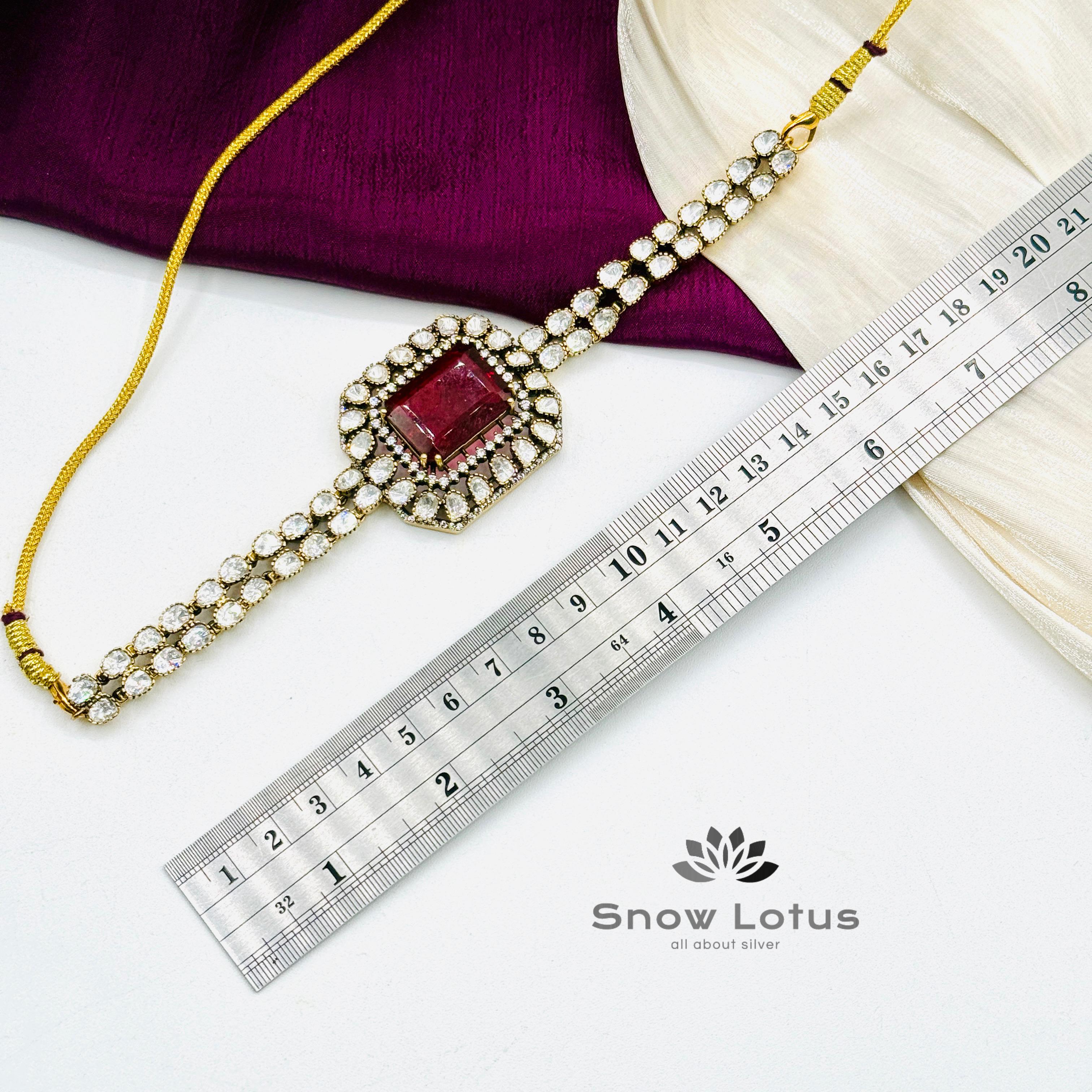 Glimmer Red Neckpiece