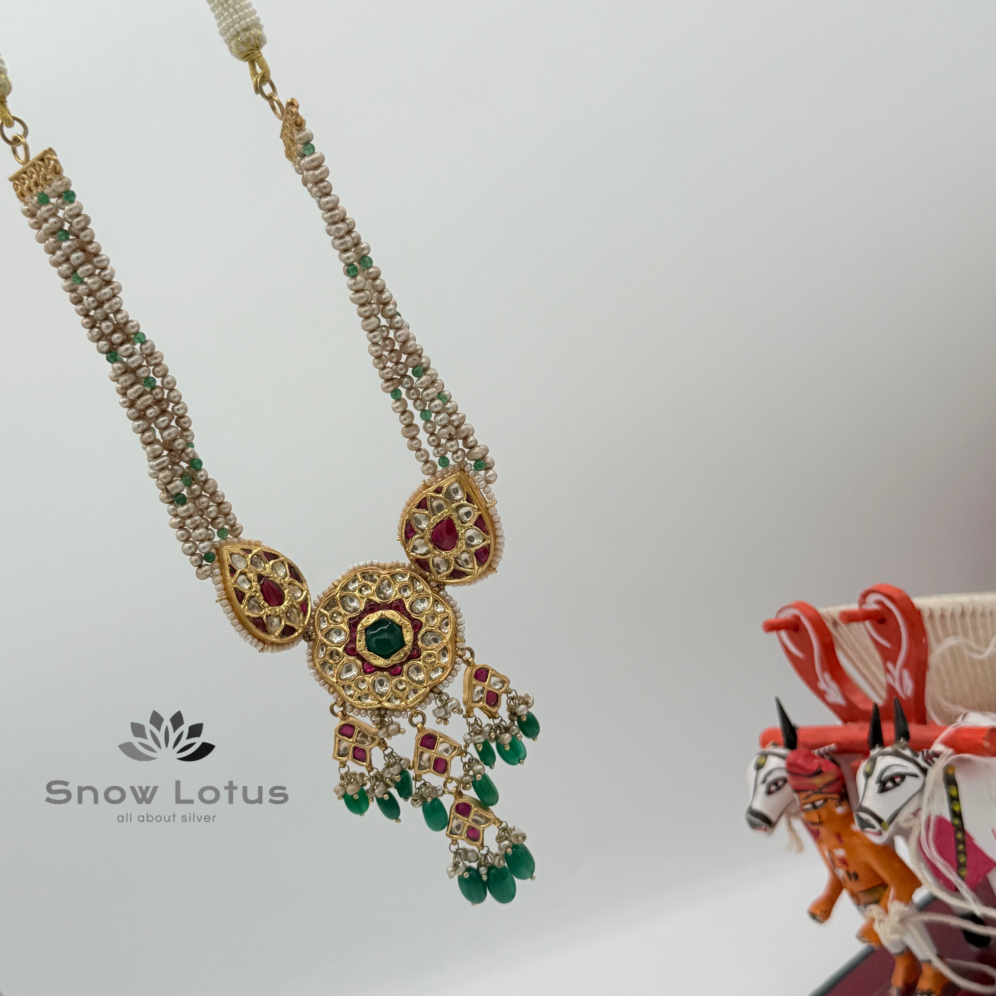 Enticing Kundan Neckpiece
