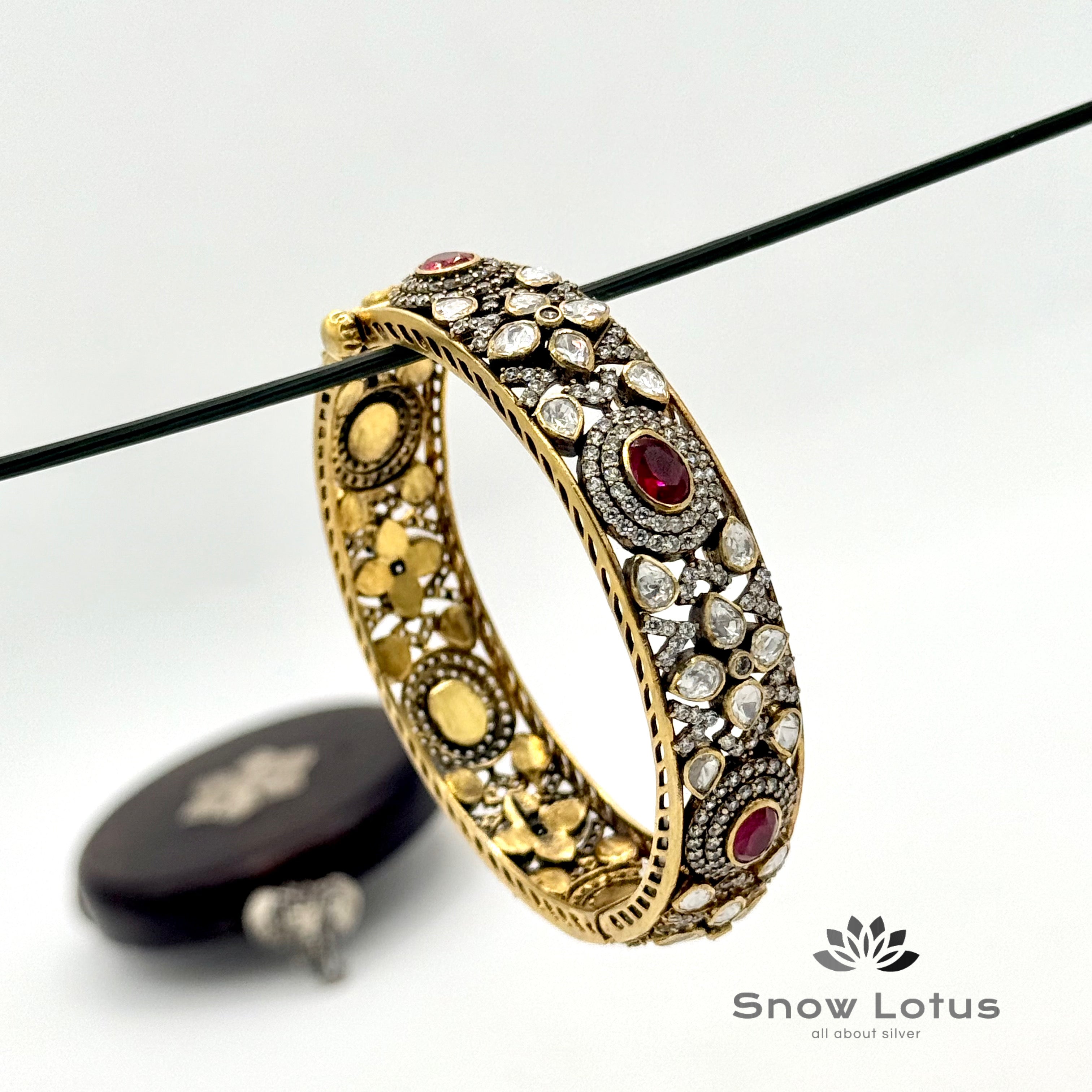Openable Kemp & Moissanite Kada with Screw single