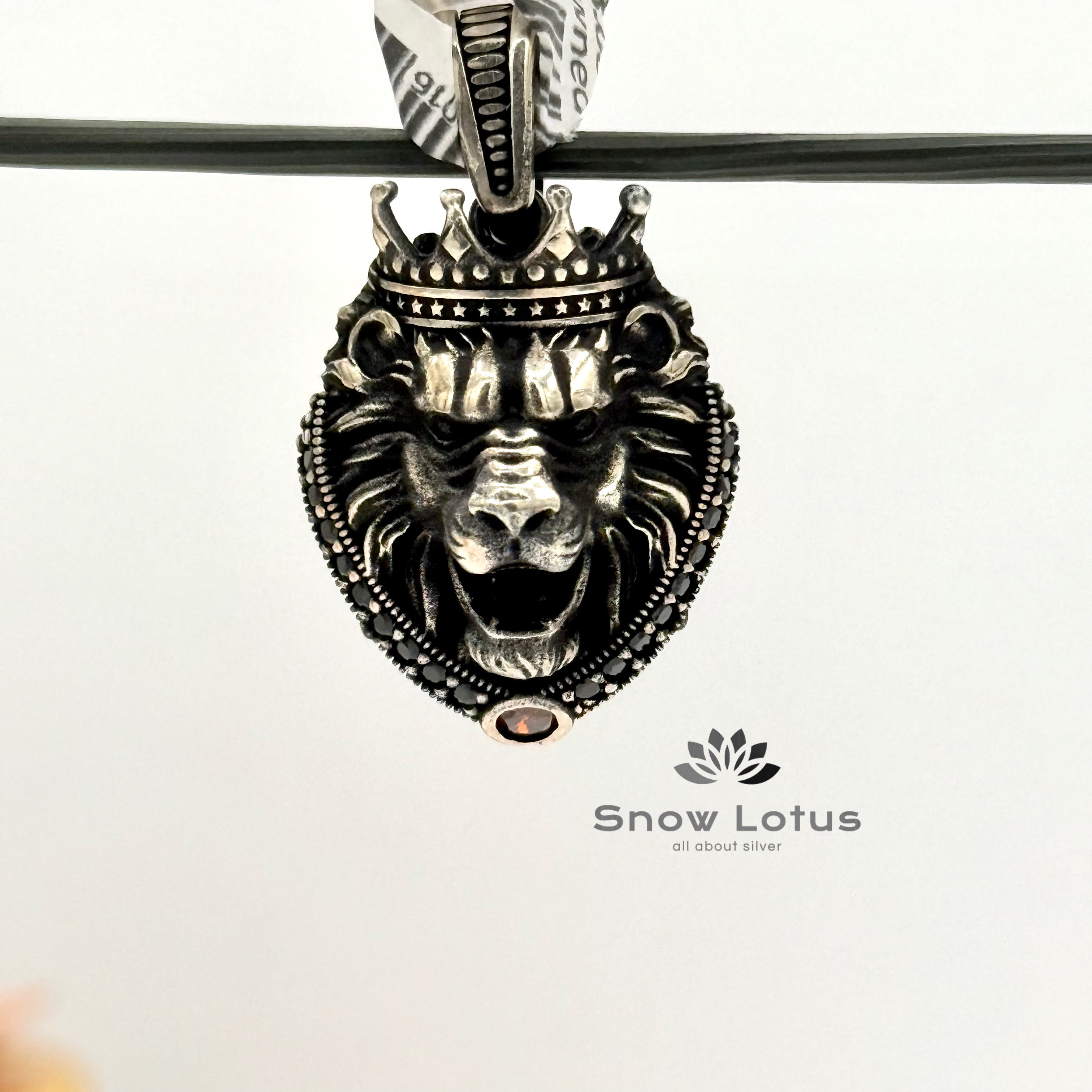 Crowned lion pendant