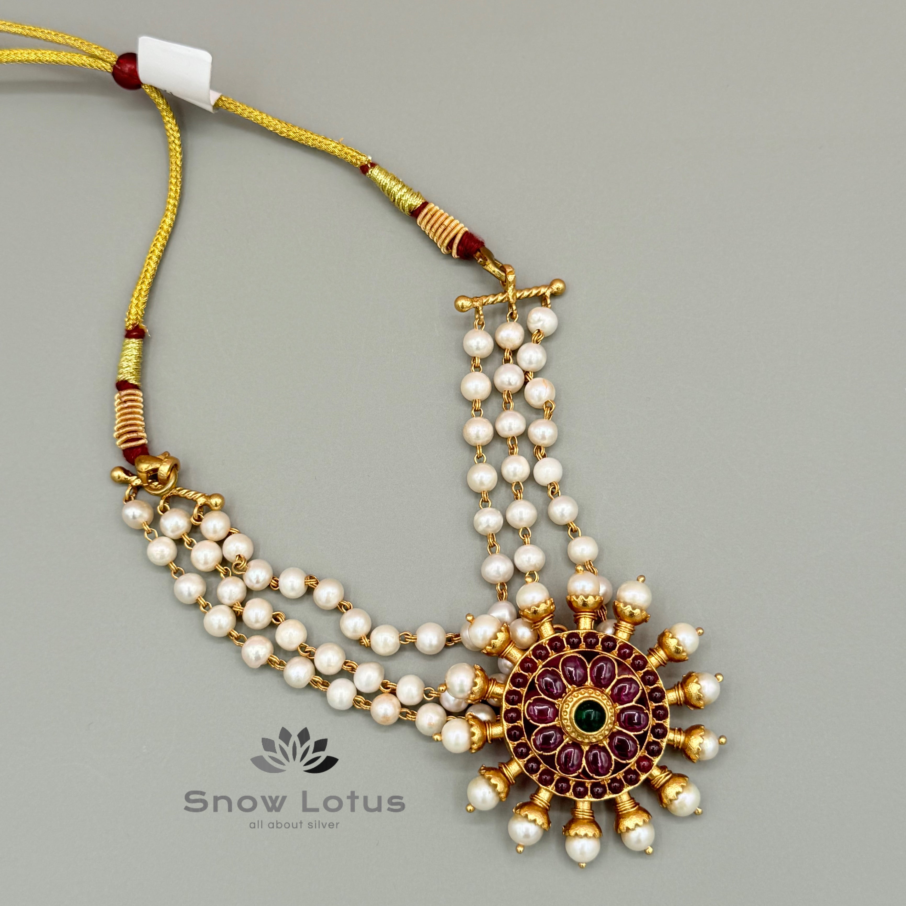 Steering pearl choker