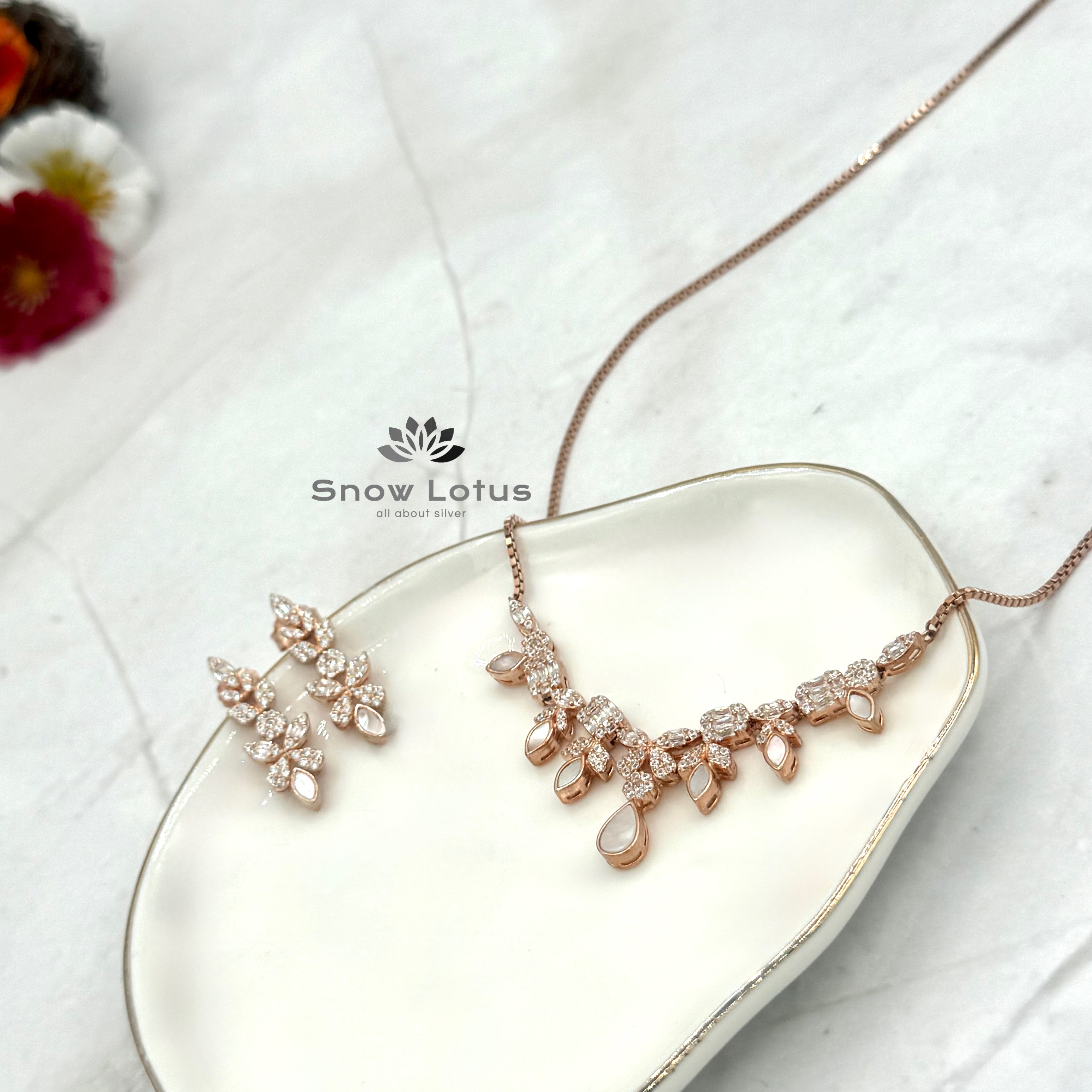 Marvelous Rosegold Floral Short neckpiece with Earrings
