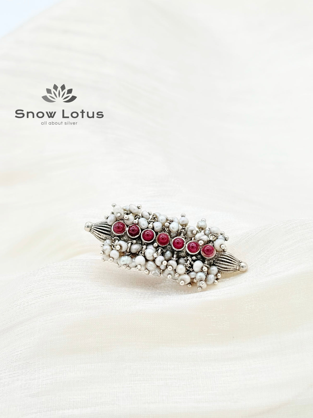 Cluster Pearl Finger Ring