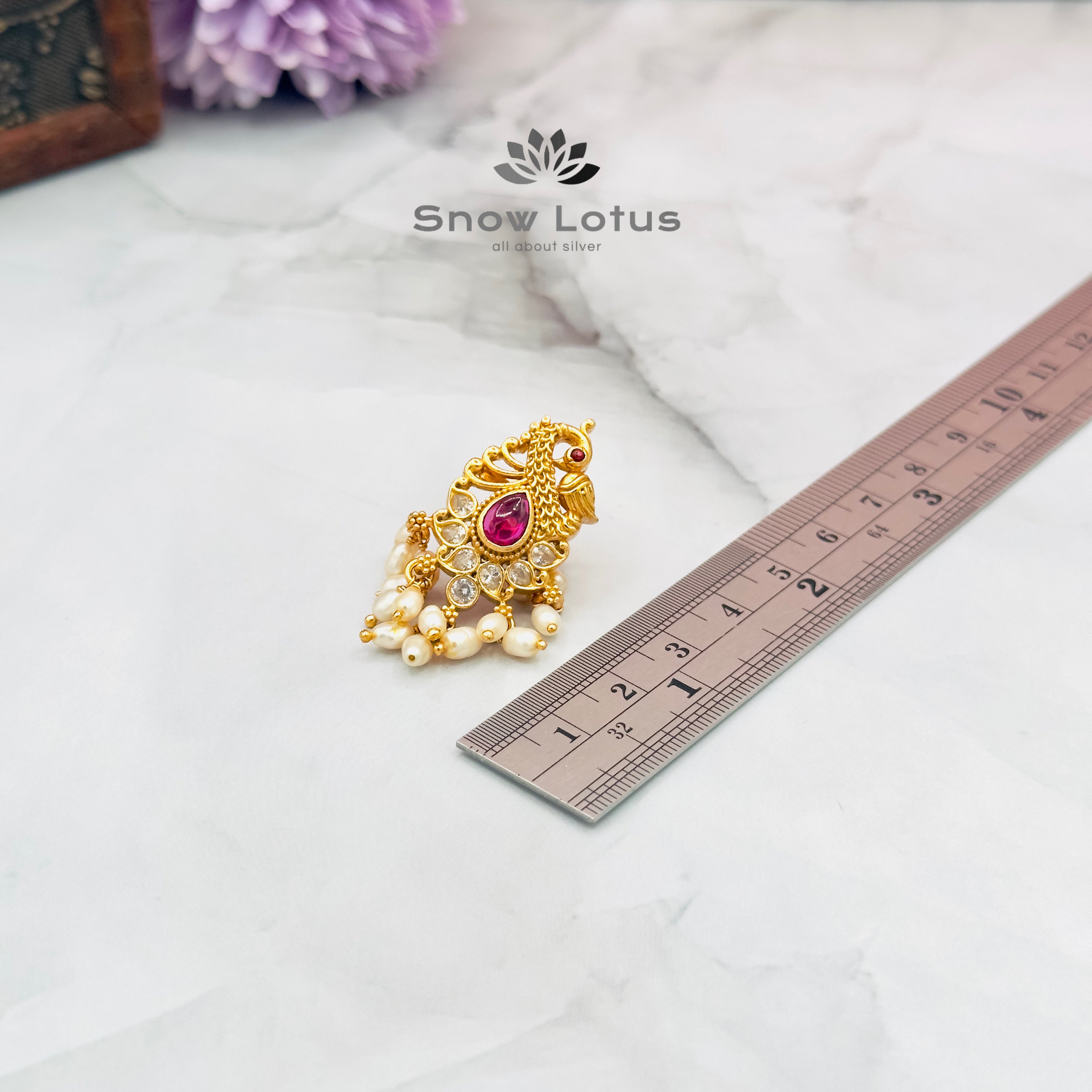Peacock guttapusalu studs