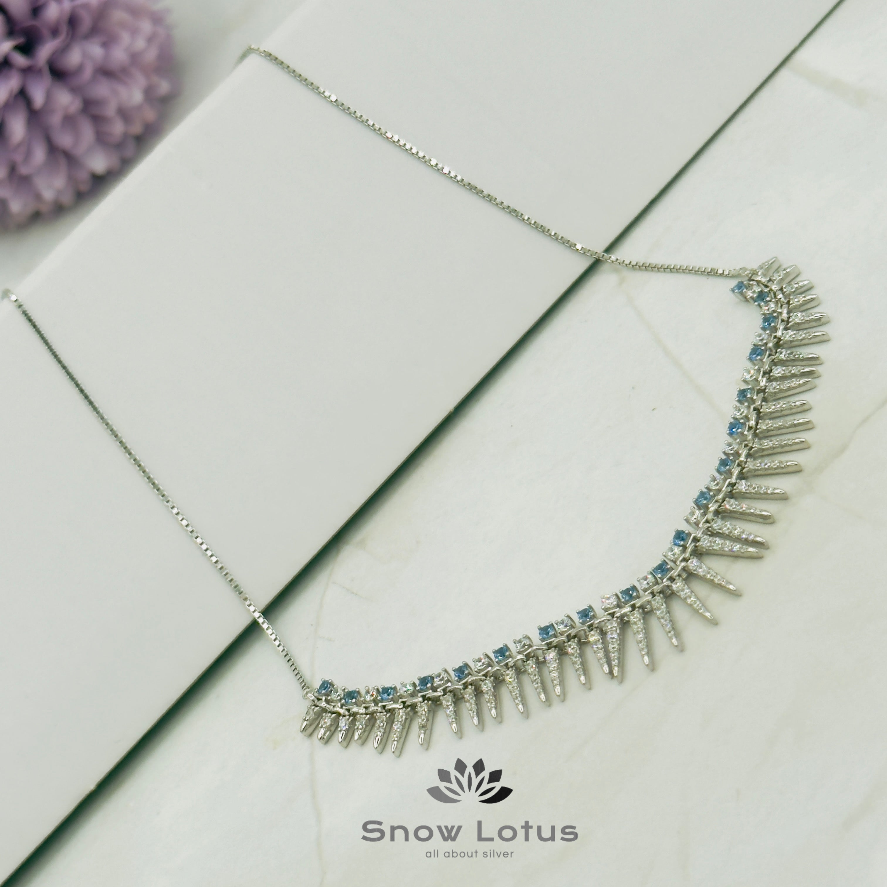 Gorgeous Short Neckpiece with Earrings