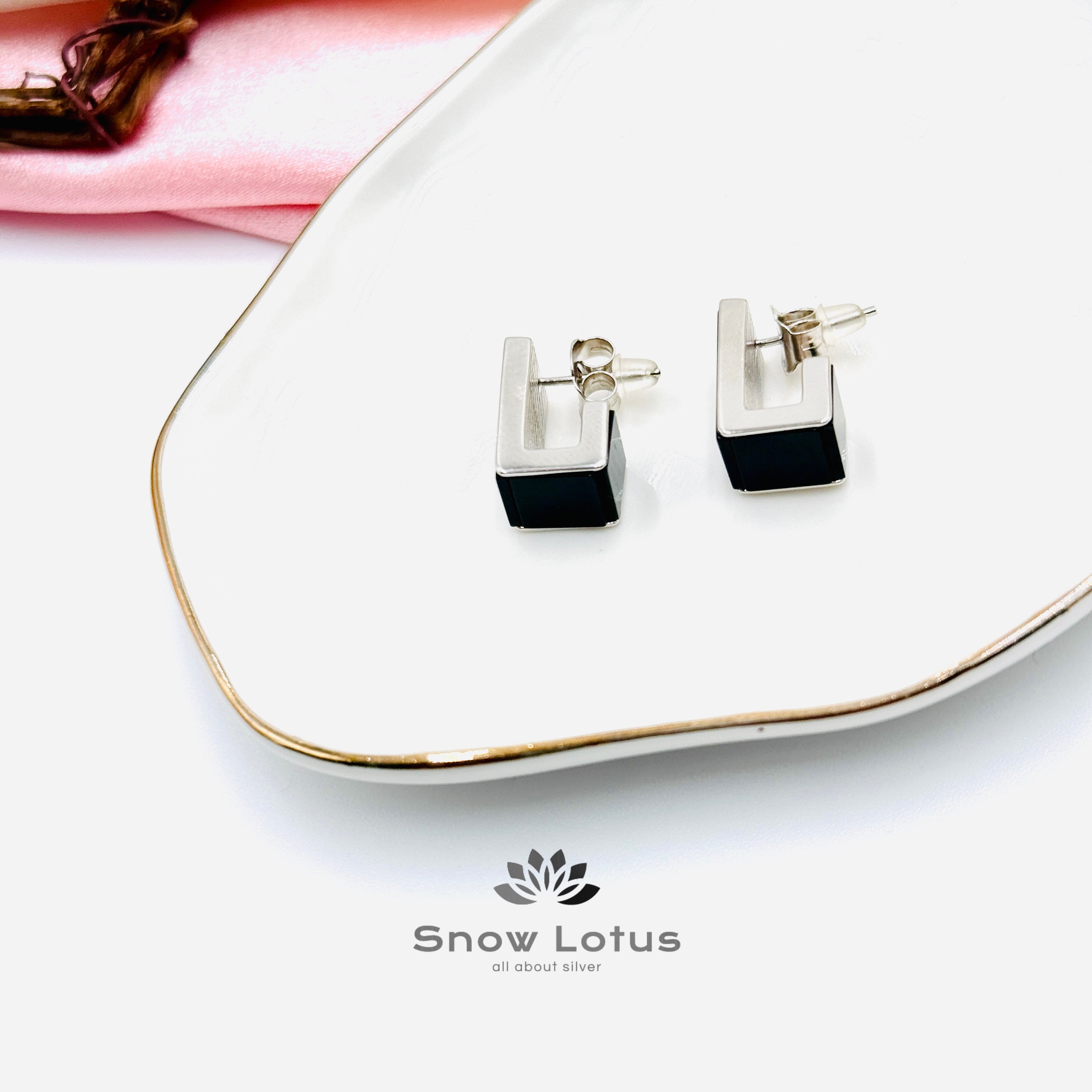 Elegant Black Earrings