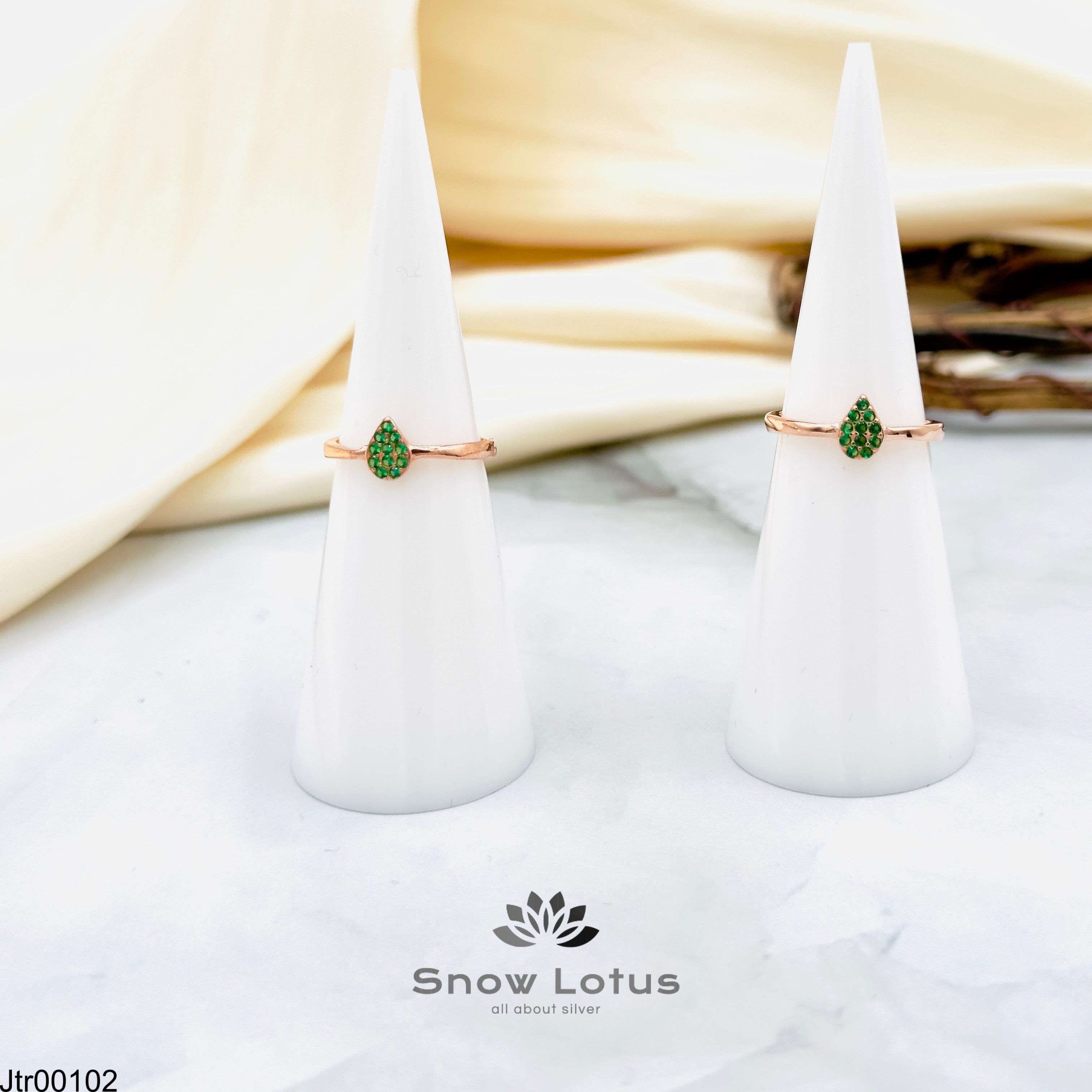 Green CZ Toerings Pair