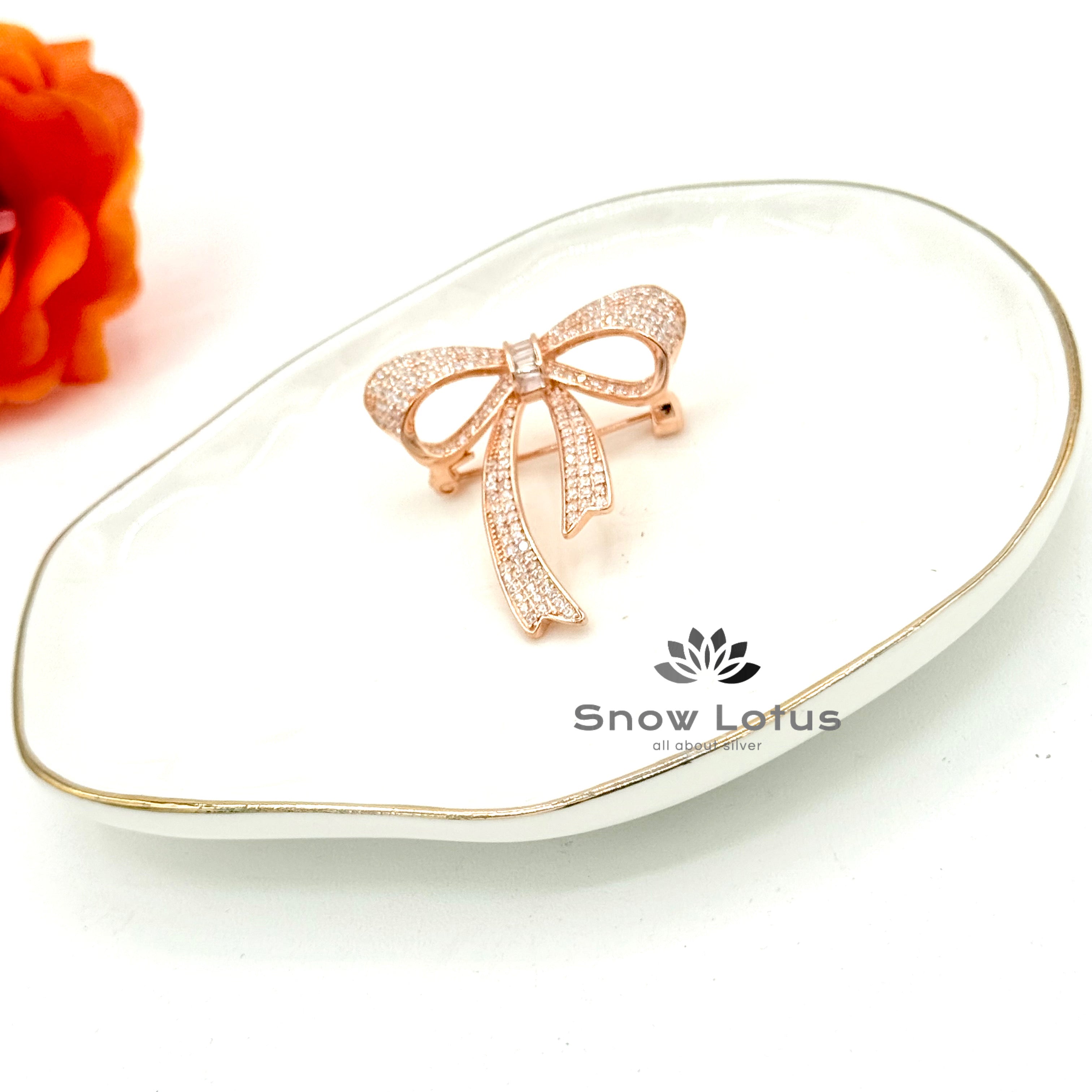 Bow brooch