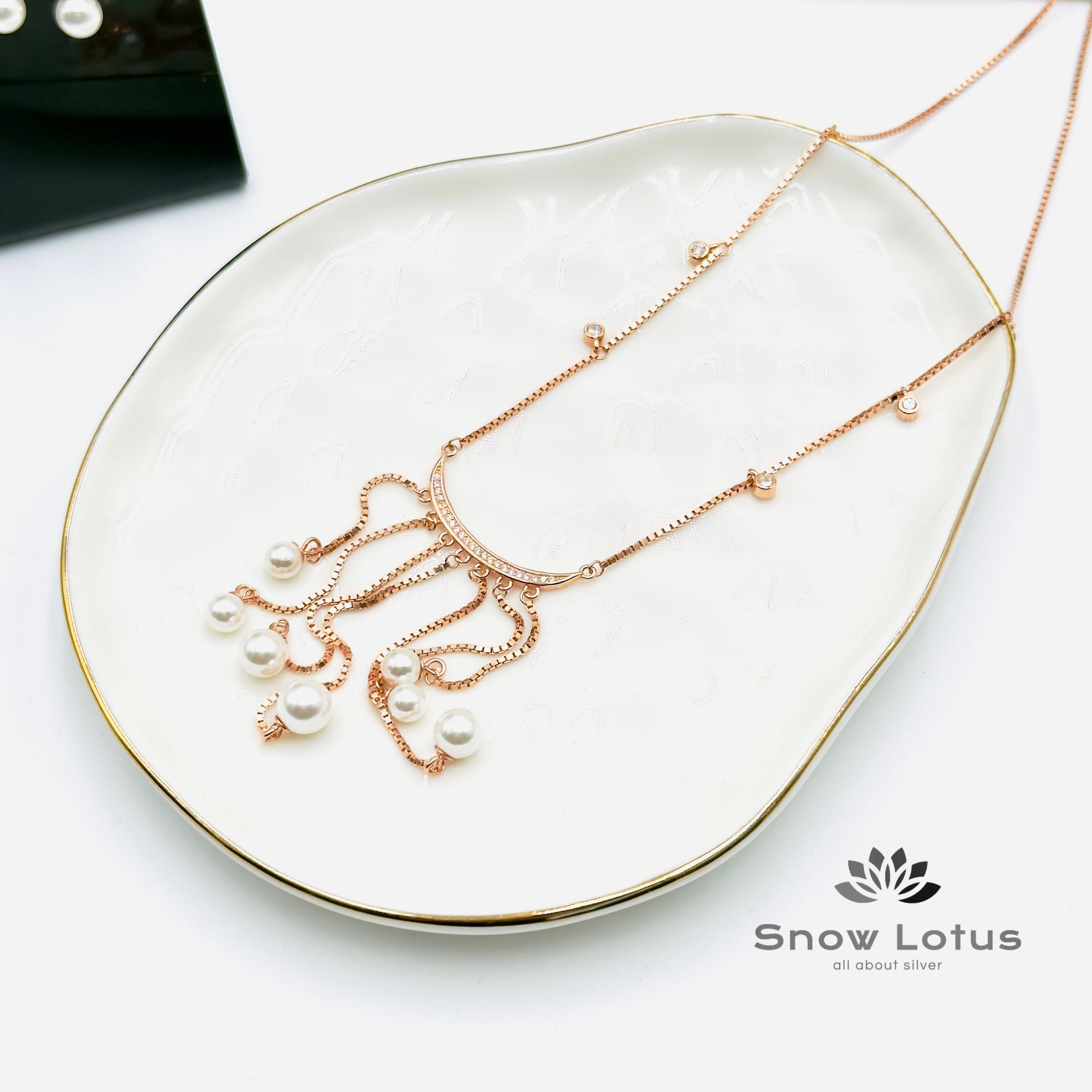 Moon Pearl Drops Neckpiece With Earrings