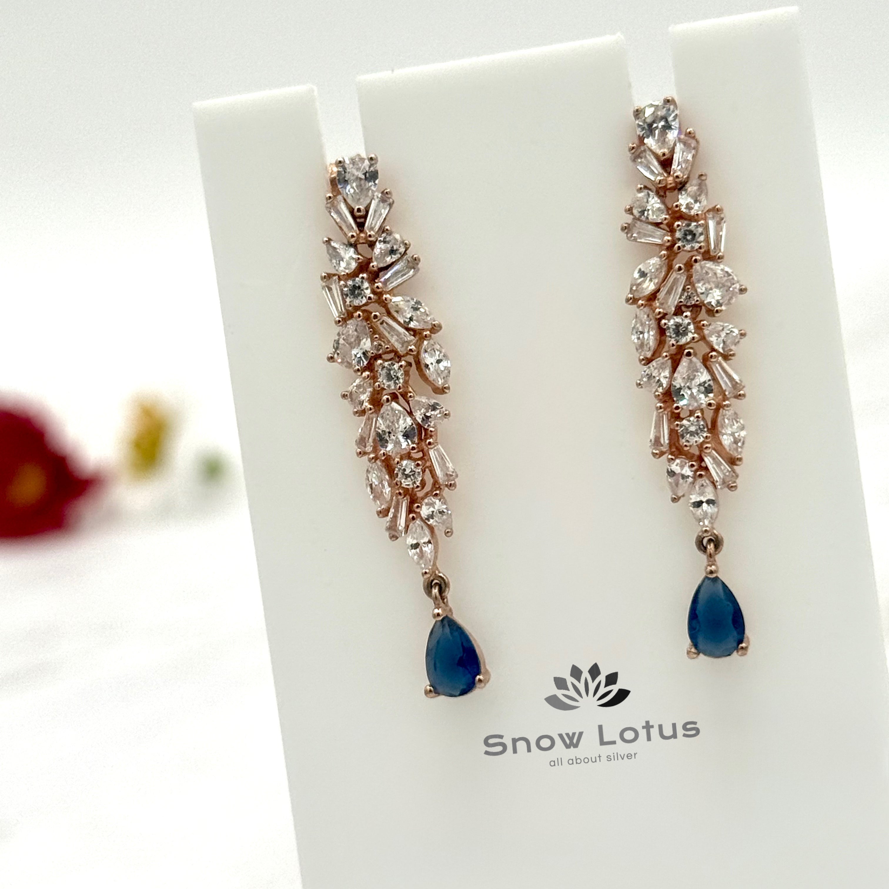 Blue sapphite Shimmering Rosegold Short Neckpiece