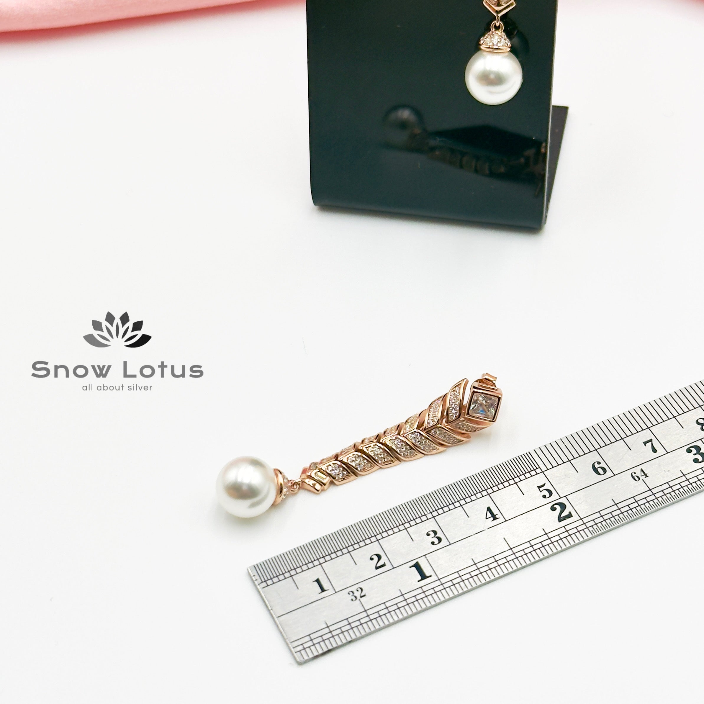 Cubical Leaves Pearl Drop Rosegold Earrings