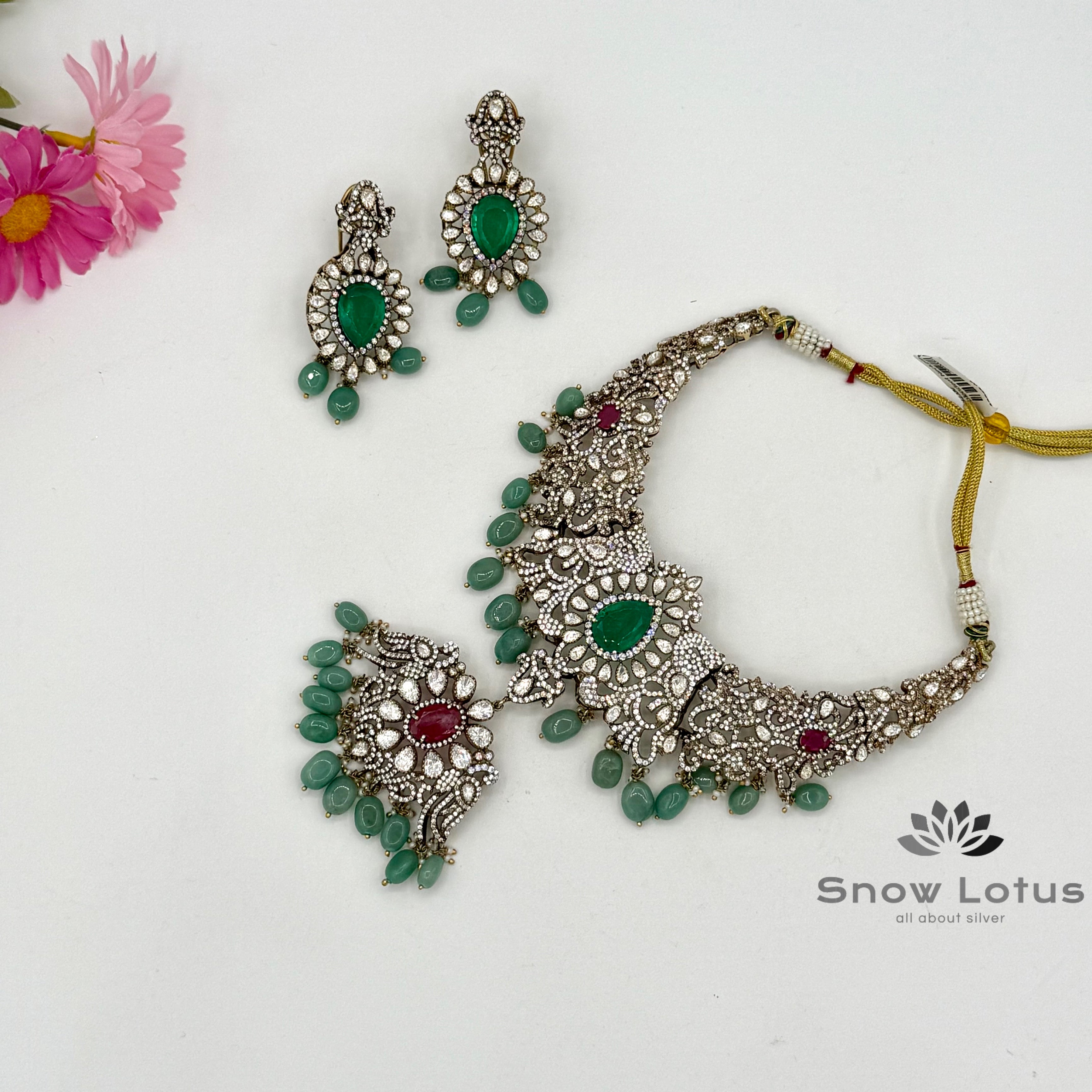 Resplendent Neckpiece With Earrings