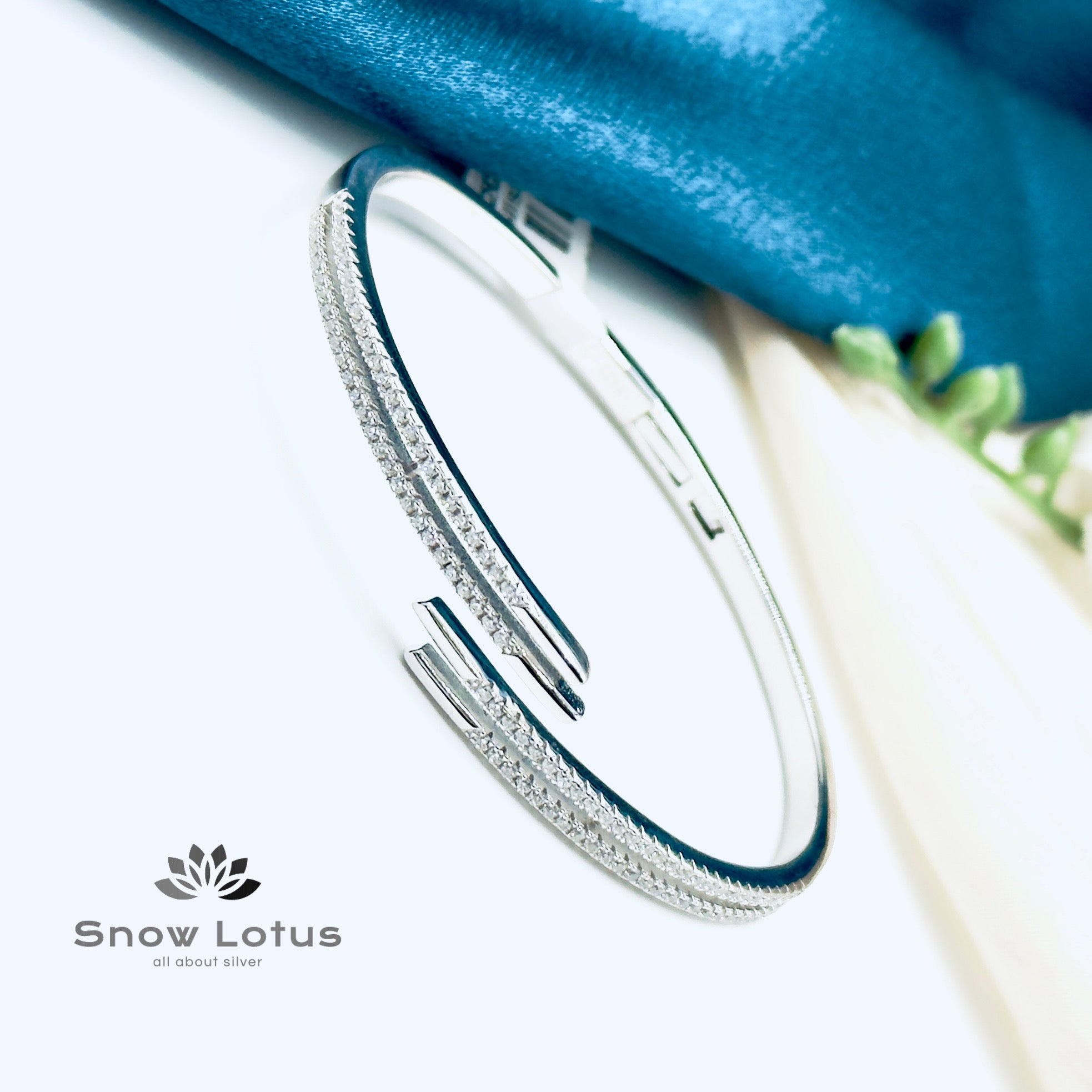 Glistening Front Openable Kada