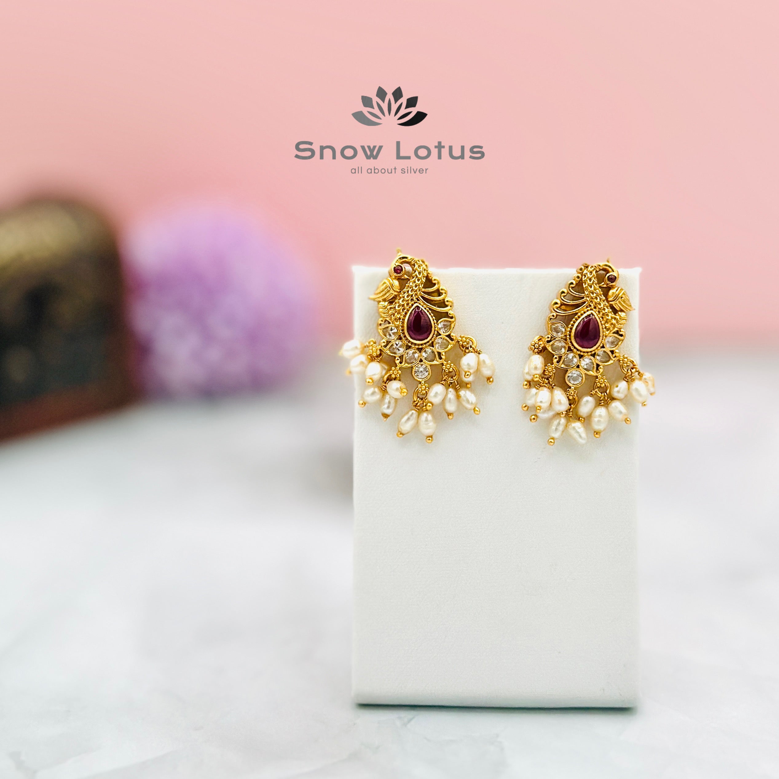 Peacock guttapusalu studs
