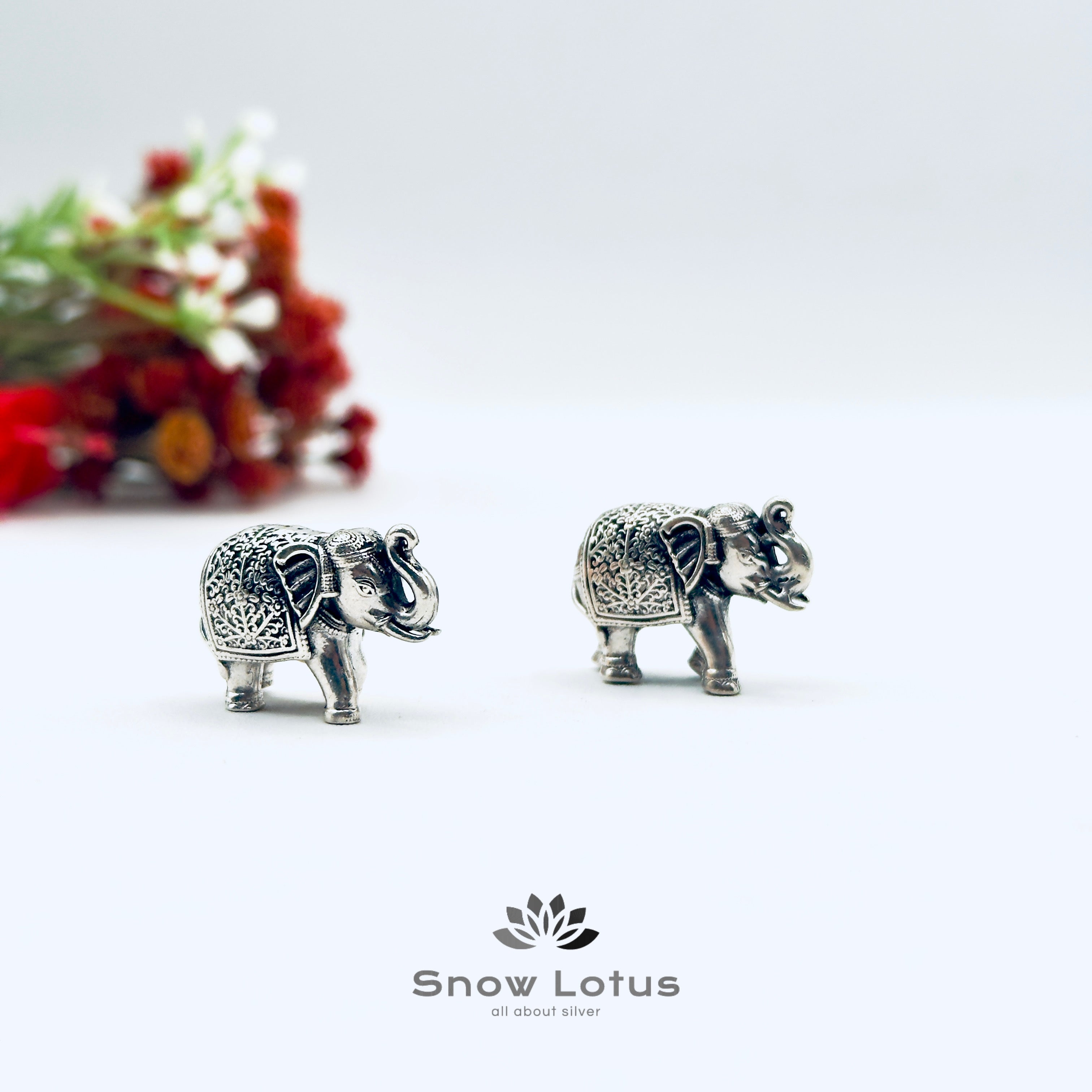 Antique Elephants pair 3D