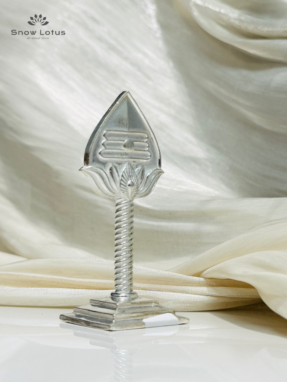 Silver Stand Vel 3D