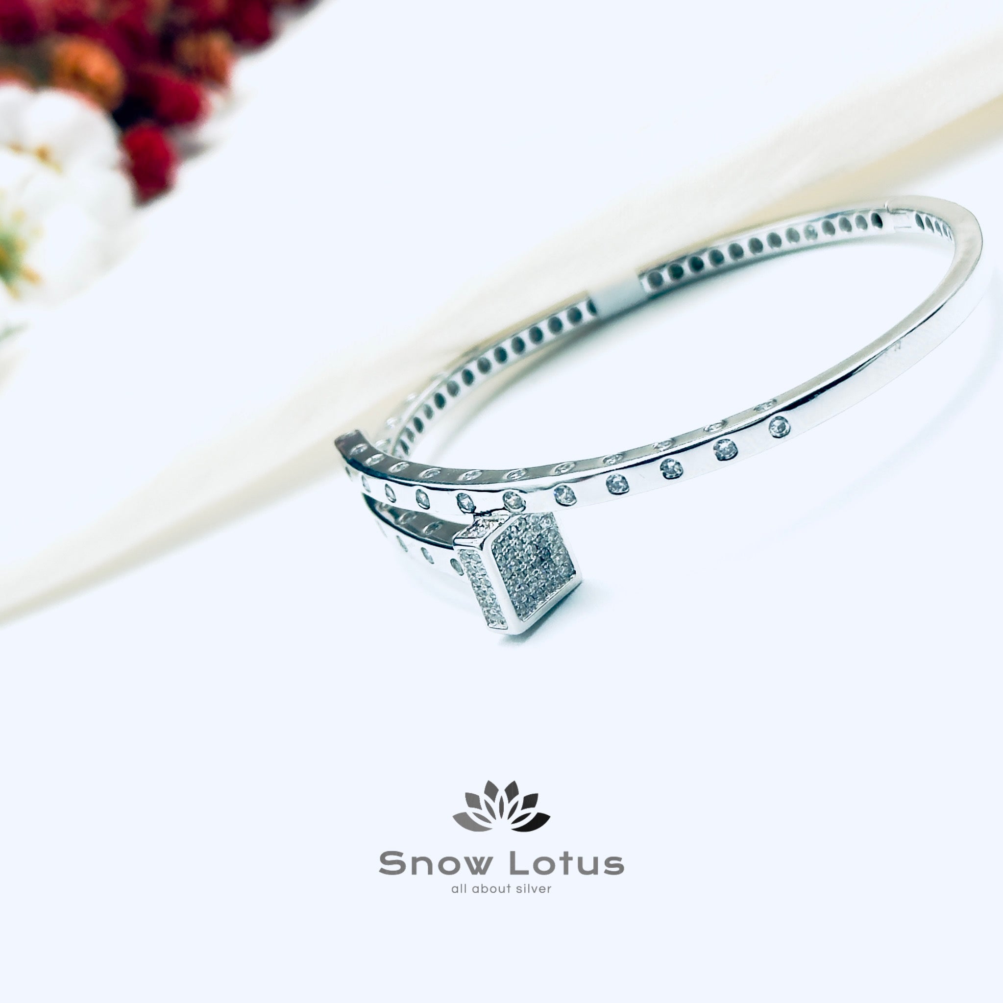 Dotted Zircon Stones Single Openable Kada
