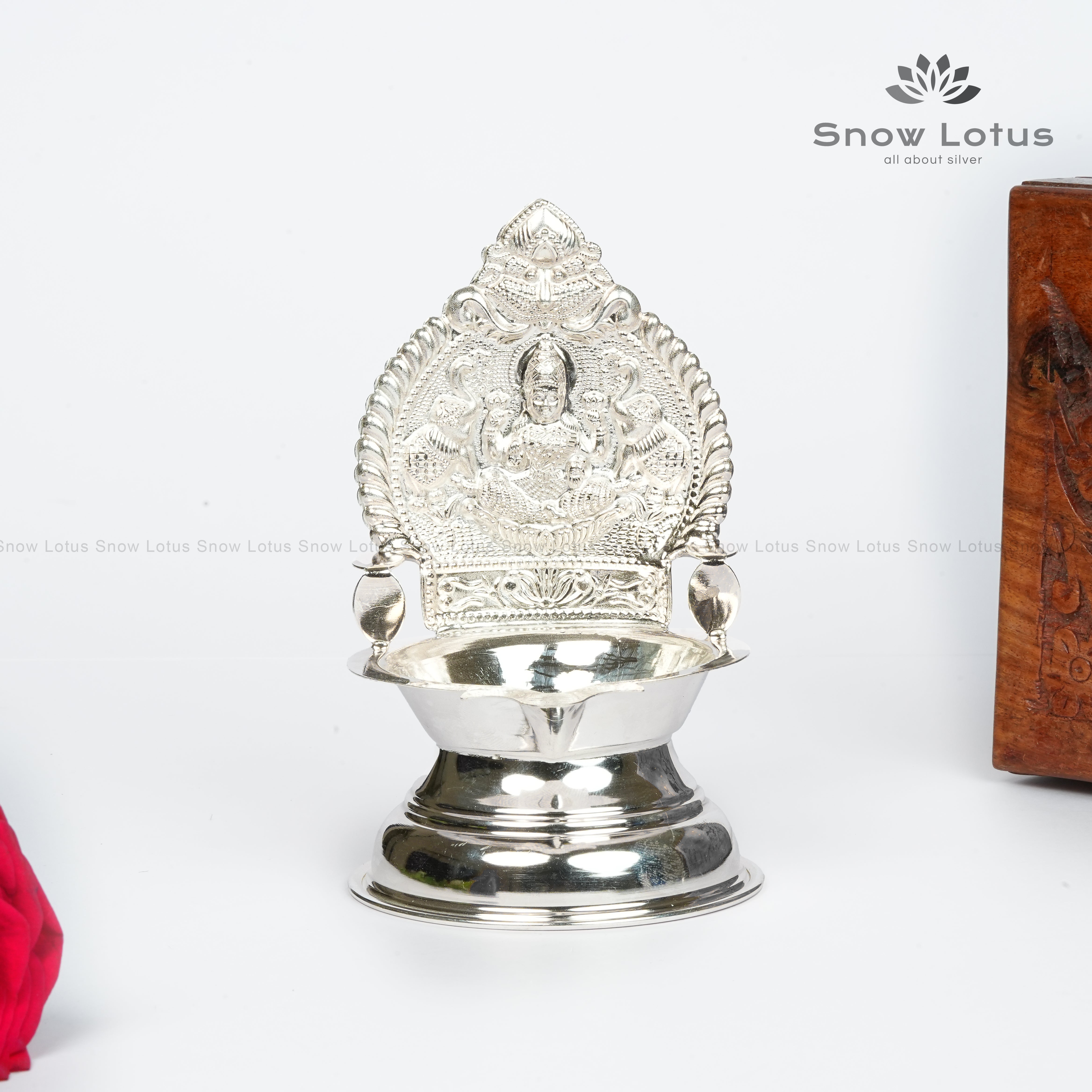 Gaja Lakshmi Kamakshi Diya
