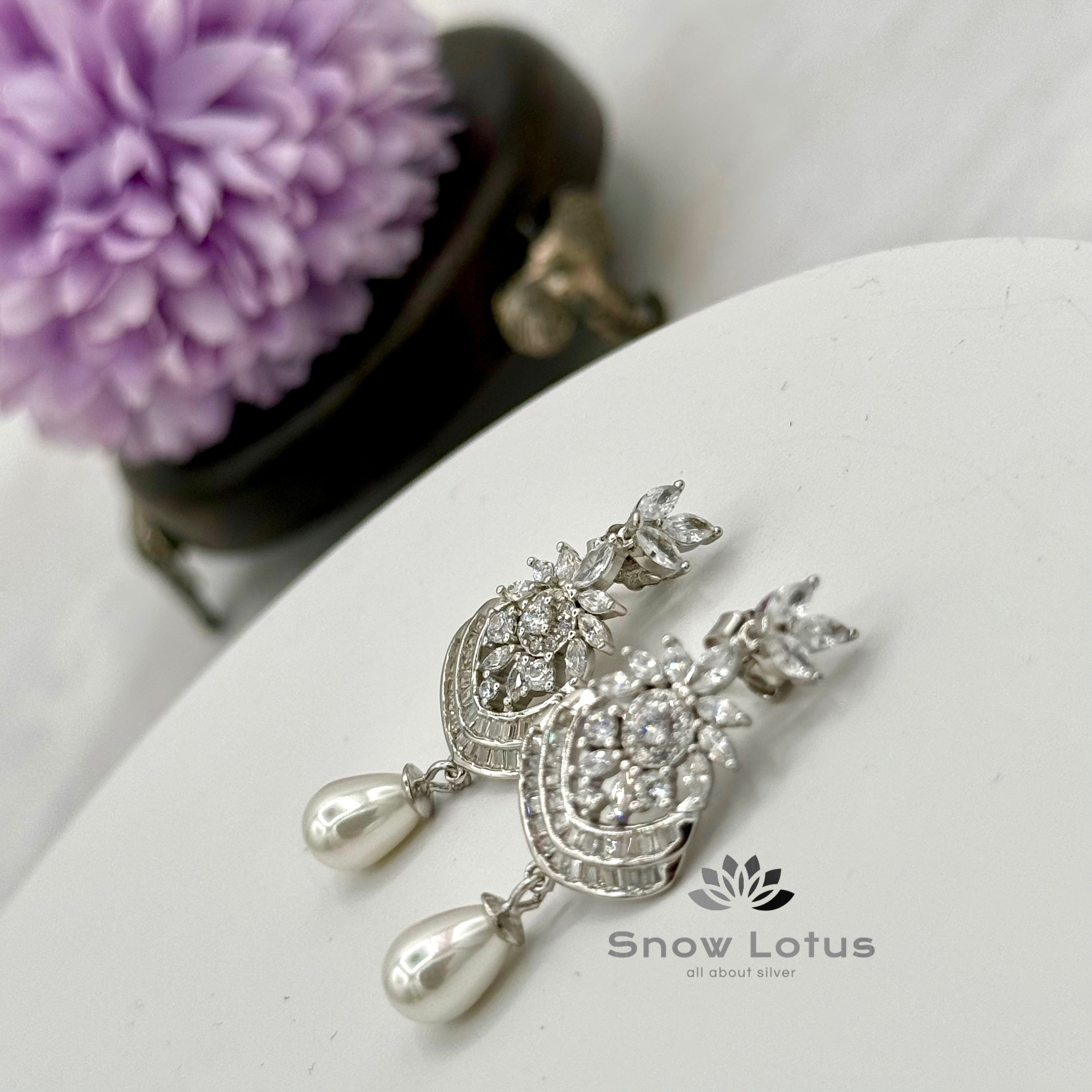 Cutesy Pearl Studs