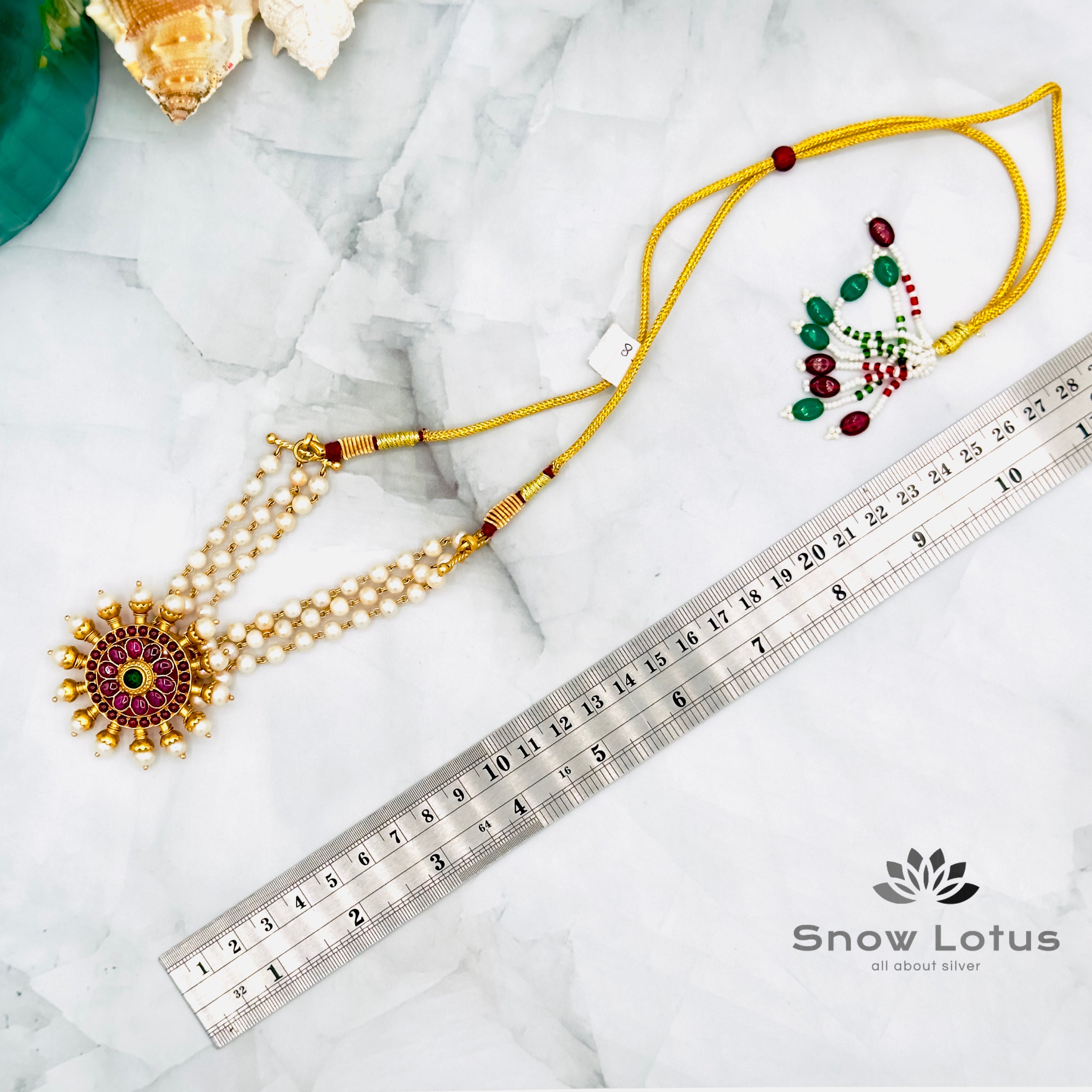 Steering pearl choker