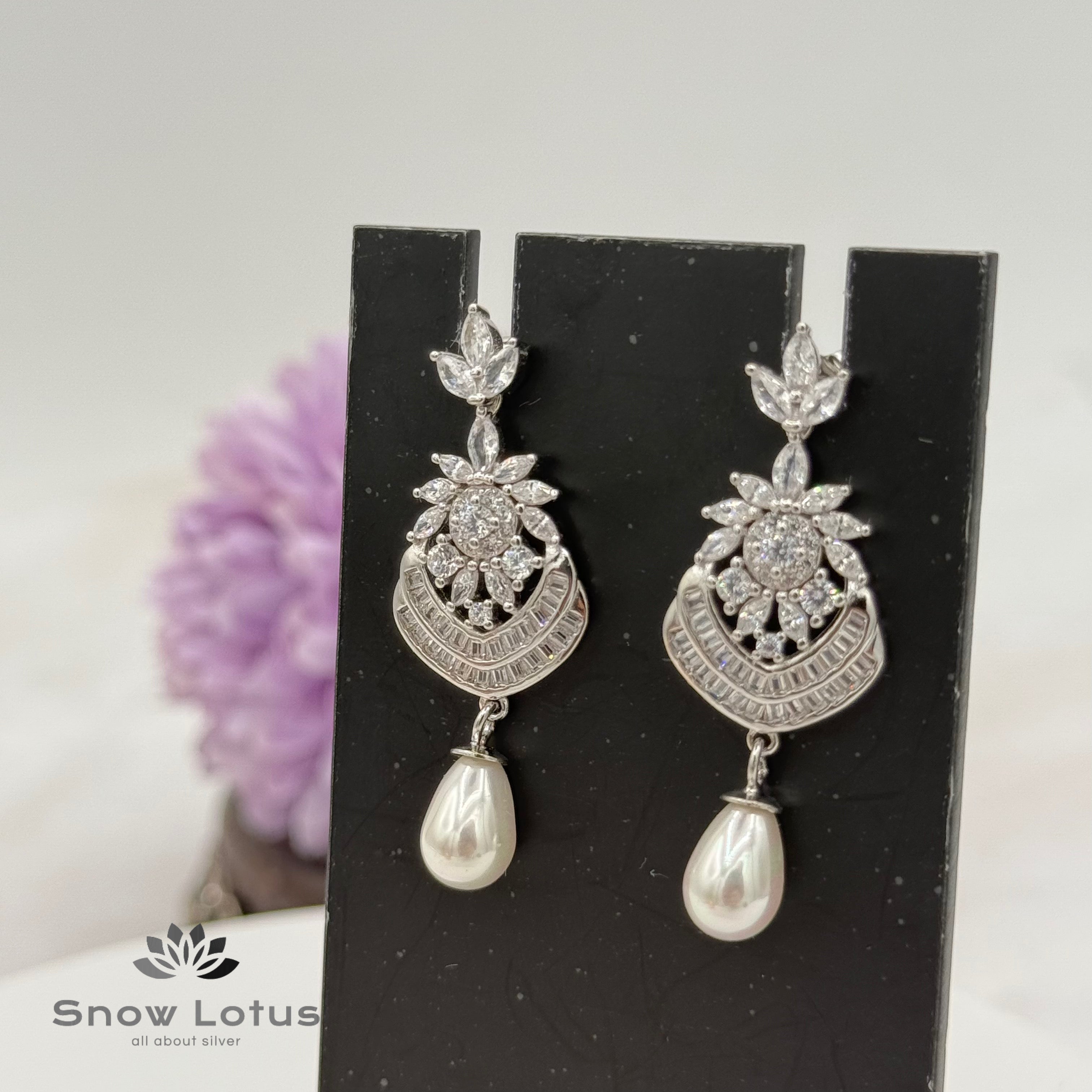 Cutesy Pearl Studs
