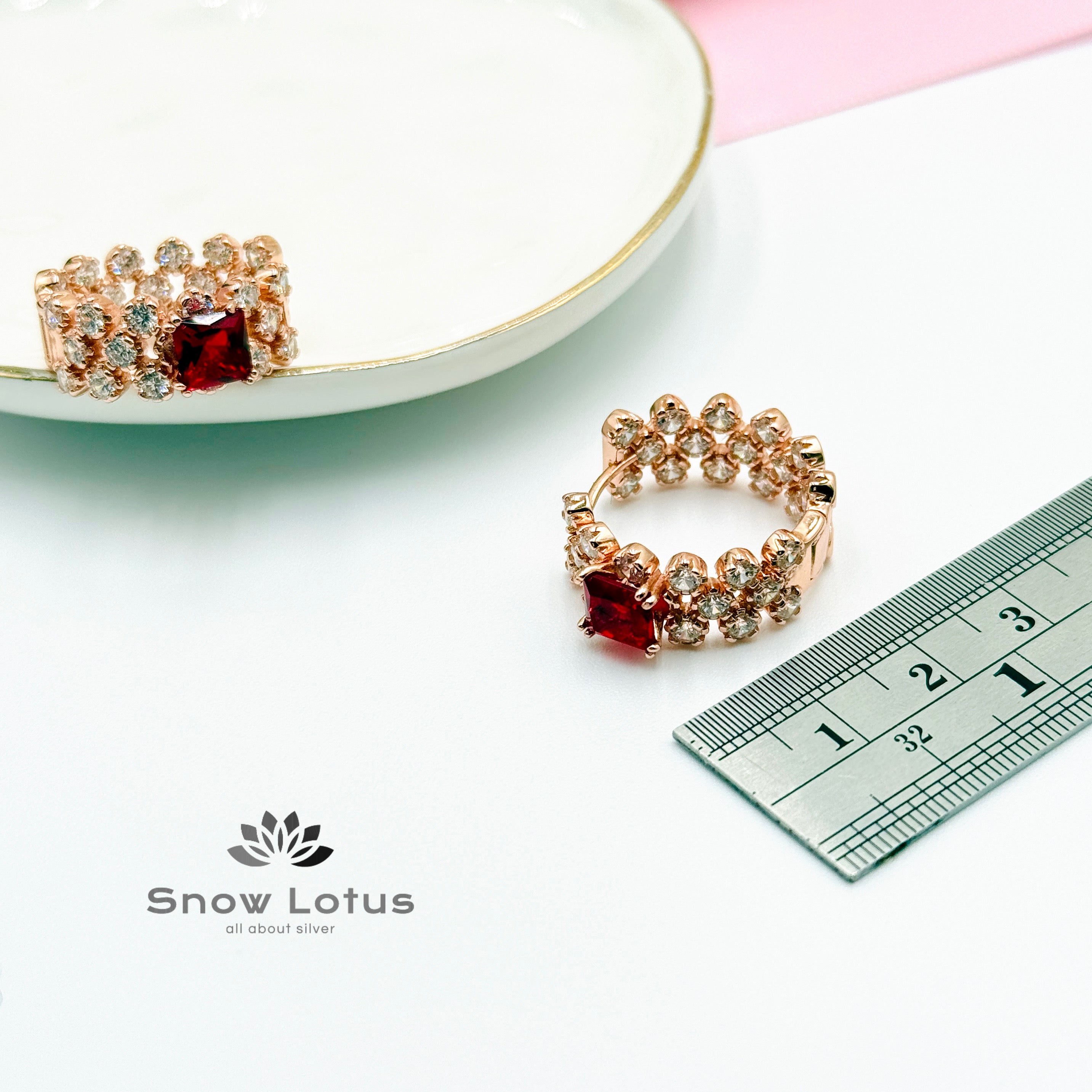 Graceful Emerald Bali Earrings