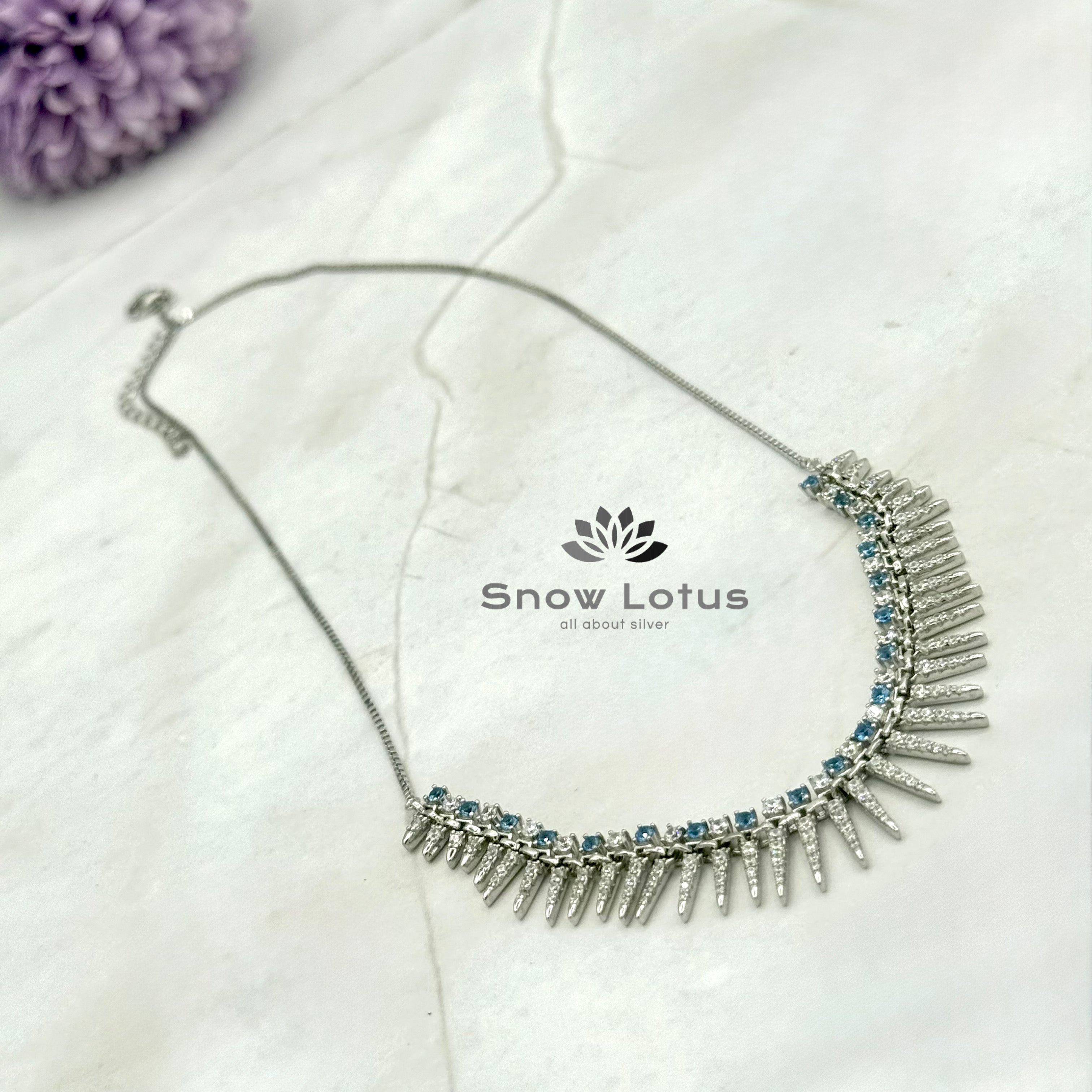 Gorgeous Short Neckpiece with Earrings