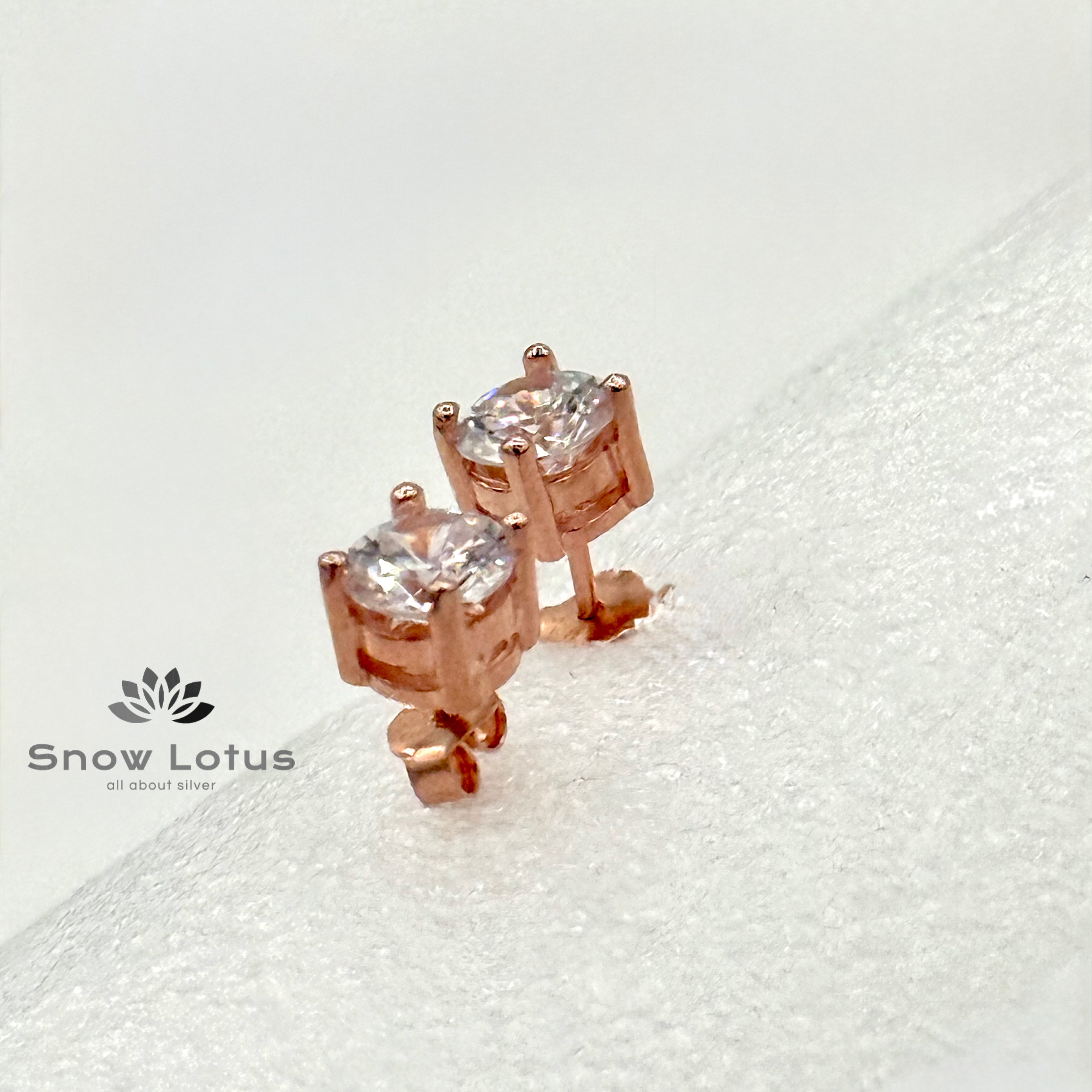 Solataire Studs