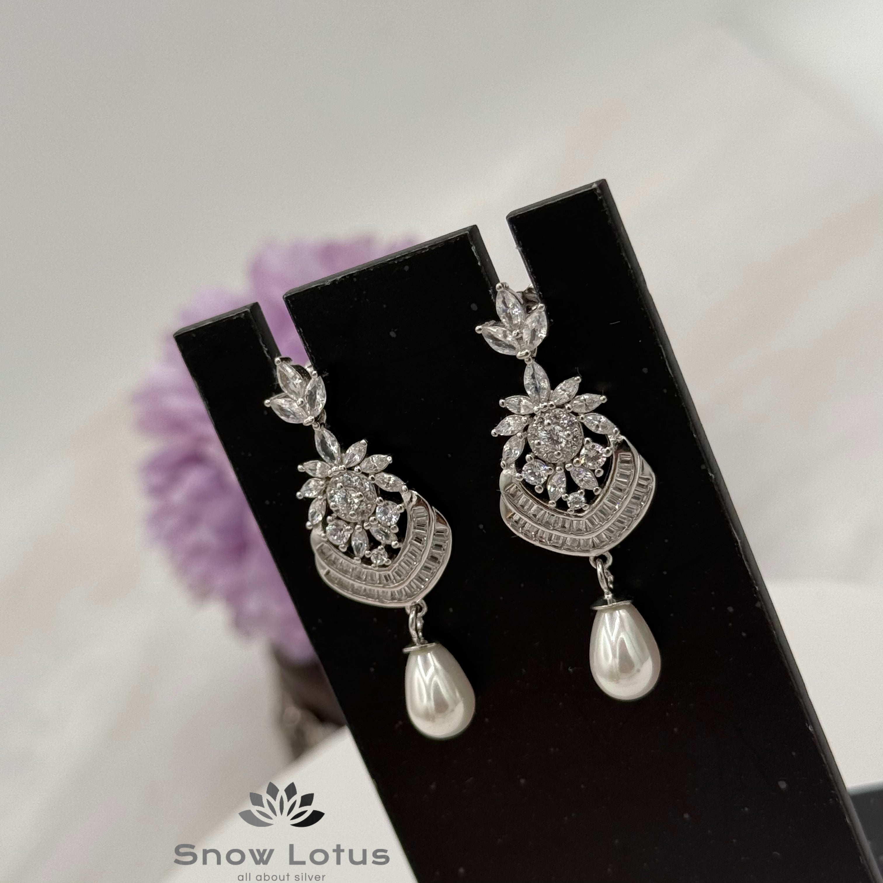 Cutesy Pearl Studs
