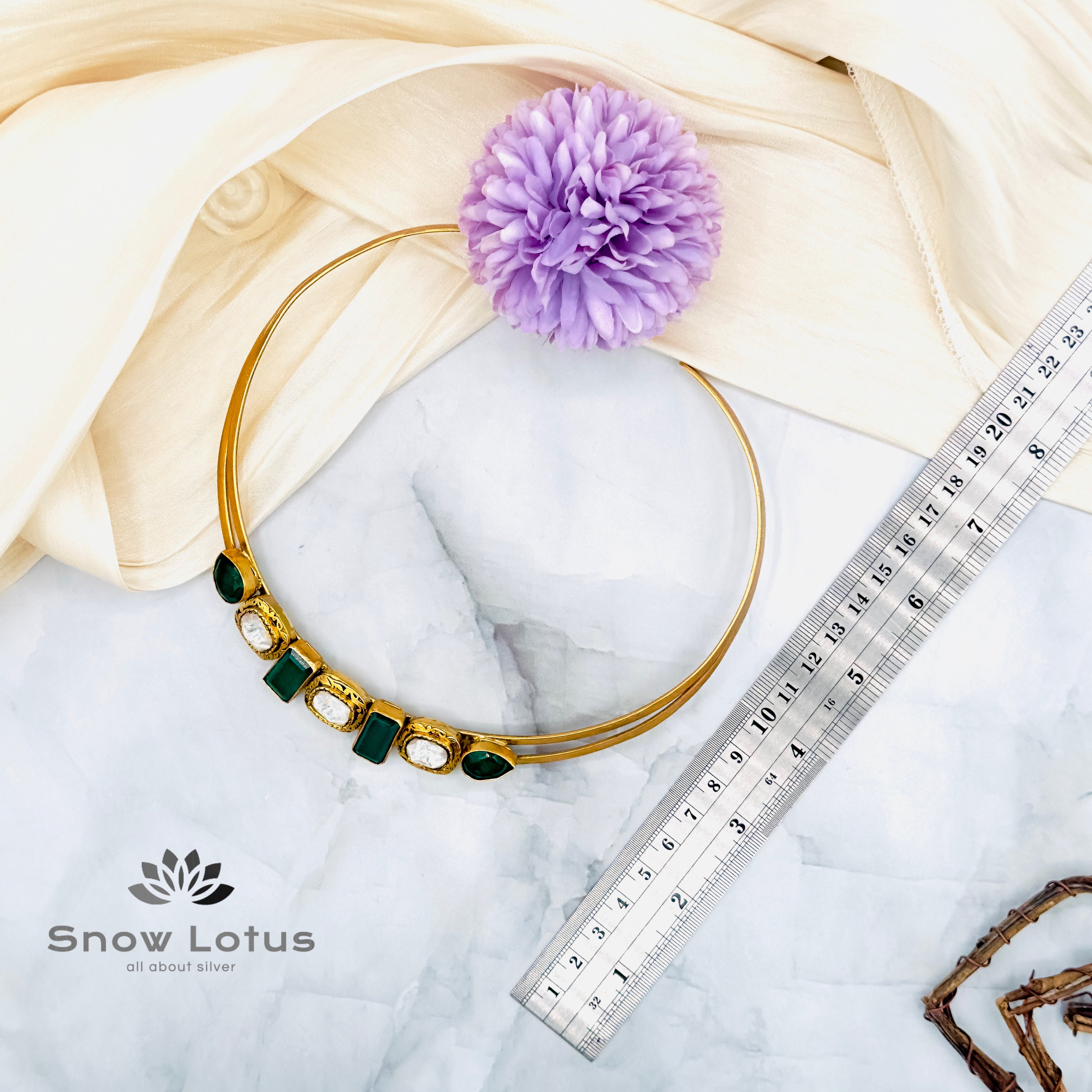 Emerald with Moissanite Hasli