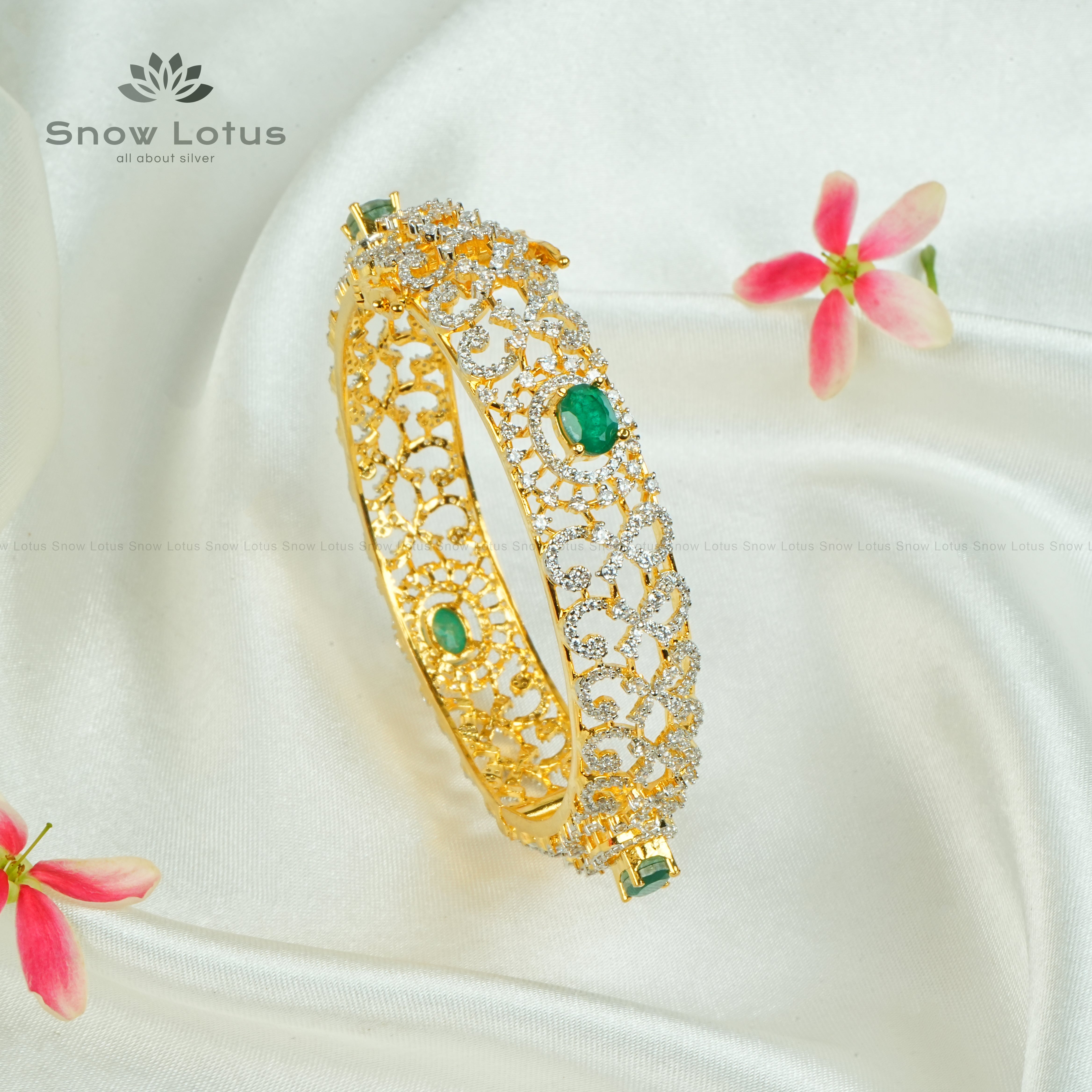 Oval Emerald Green Screw Kada