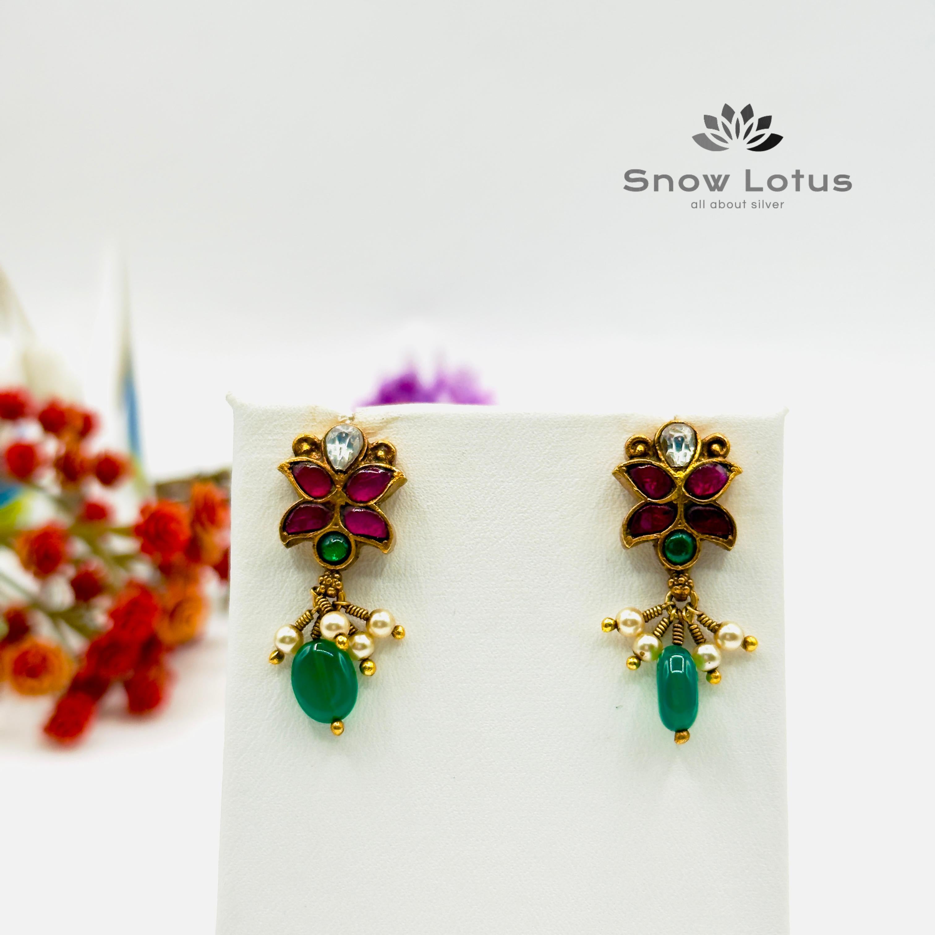 Graceful Kundan Studs