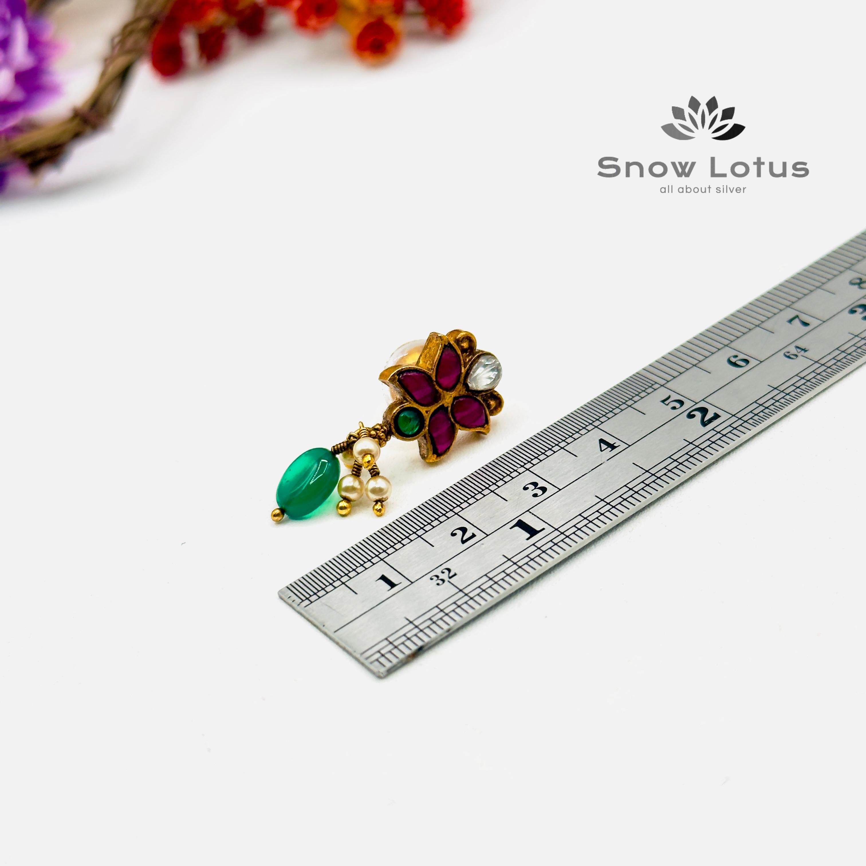 Graceful Kundan Studs